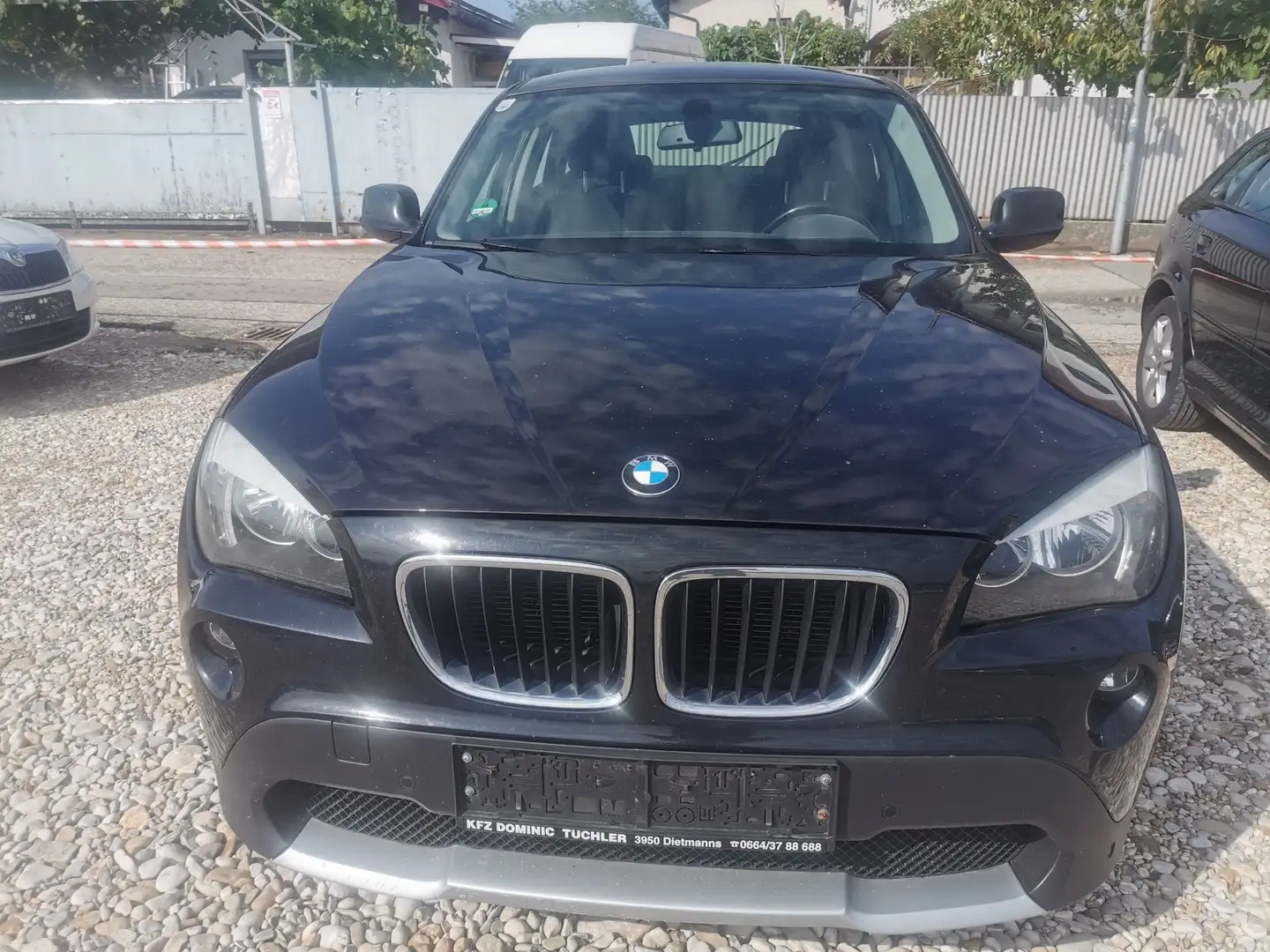 BMW X1 xDrive 18 d Schwarz - 2