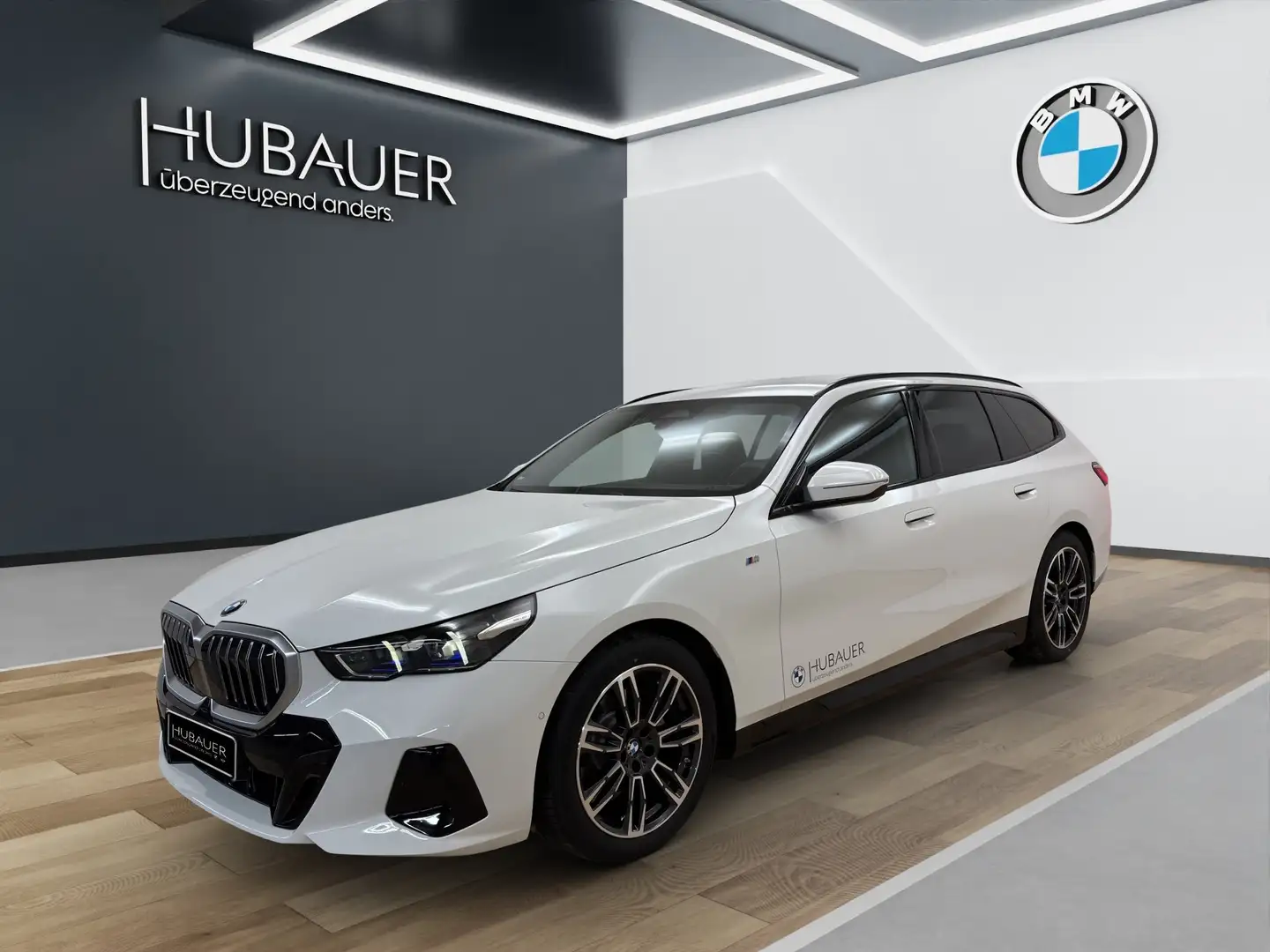 BMW 520 d Touring [M Sport, AHK, ACC, RFK, h&k Sound] Weiß - 1
