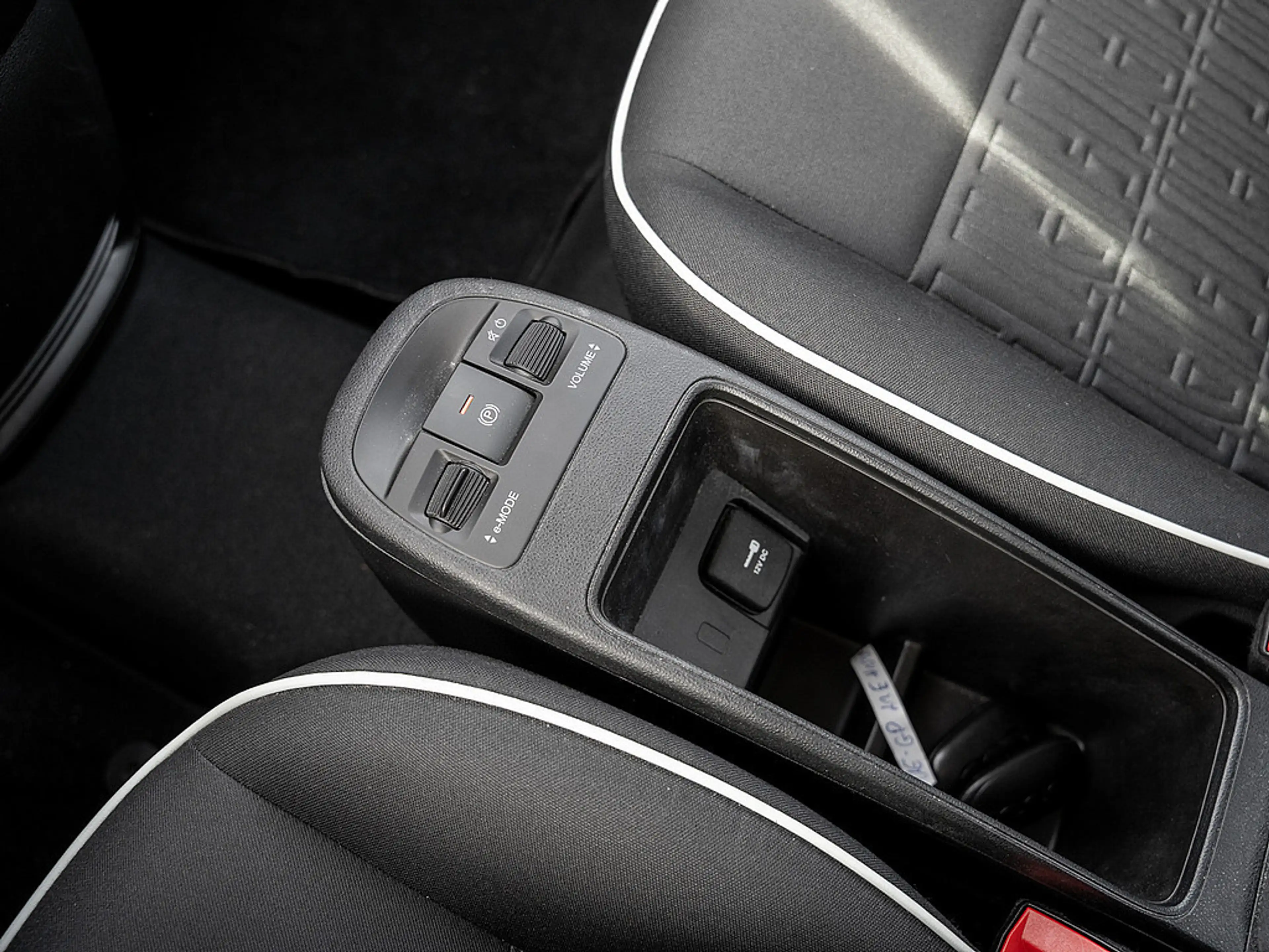 Fiat 500e Base 42kWh - CarPlay, Klimaautomatik, uv — photo 10