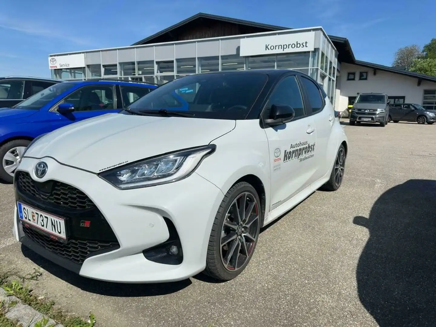 Toyota Yaris Hybrid GR-S Schwarz - 2