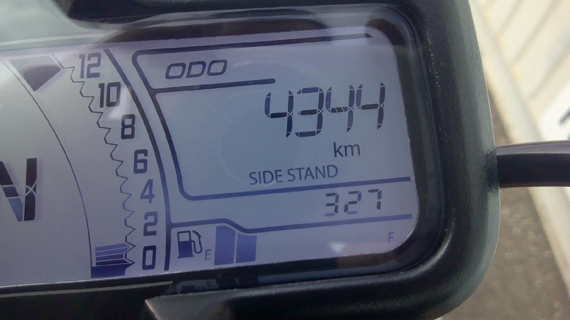 Triumph Scrambler 400 X - 2