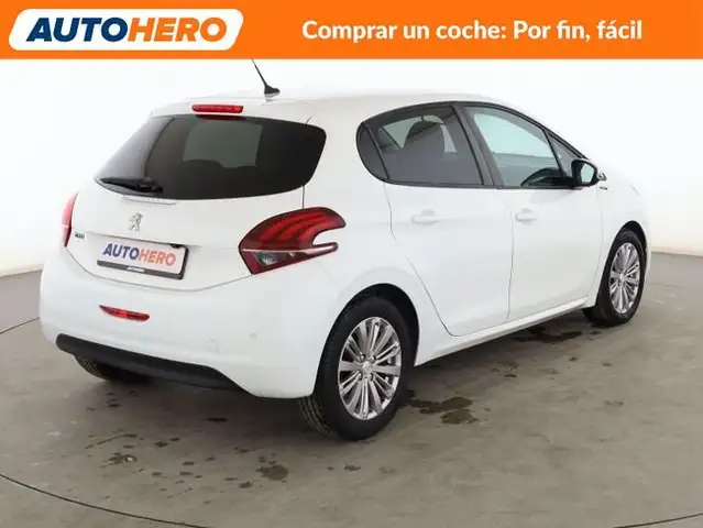 Peugeot 208 view 6