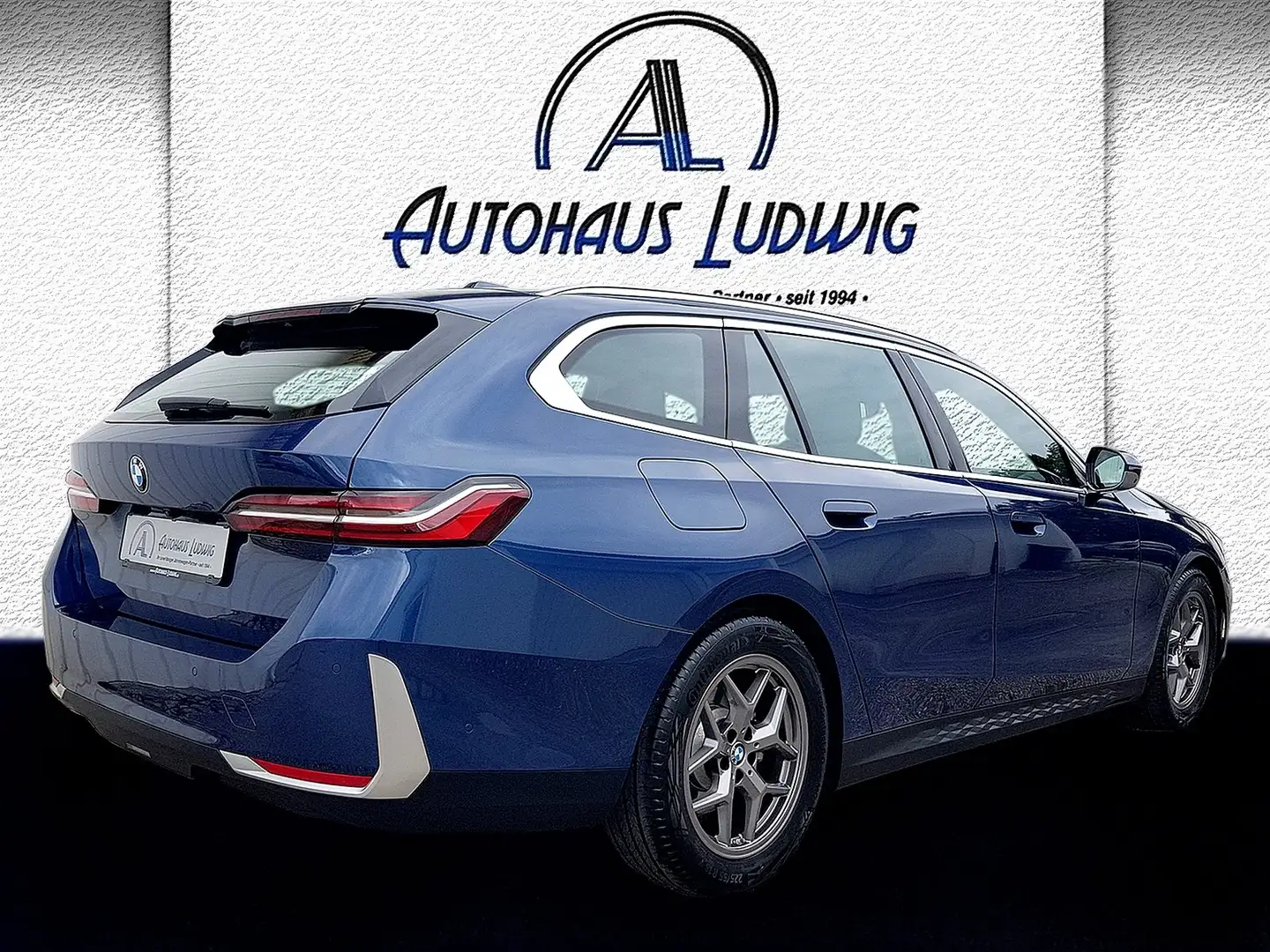 BMW 520 d xDrive Touring G61 Sportaut.*HuD*M-Sport-FW*360 Blau - 2