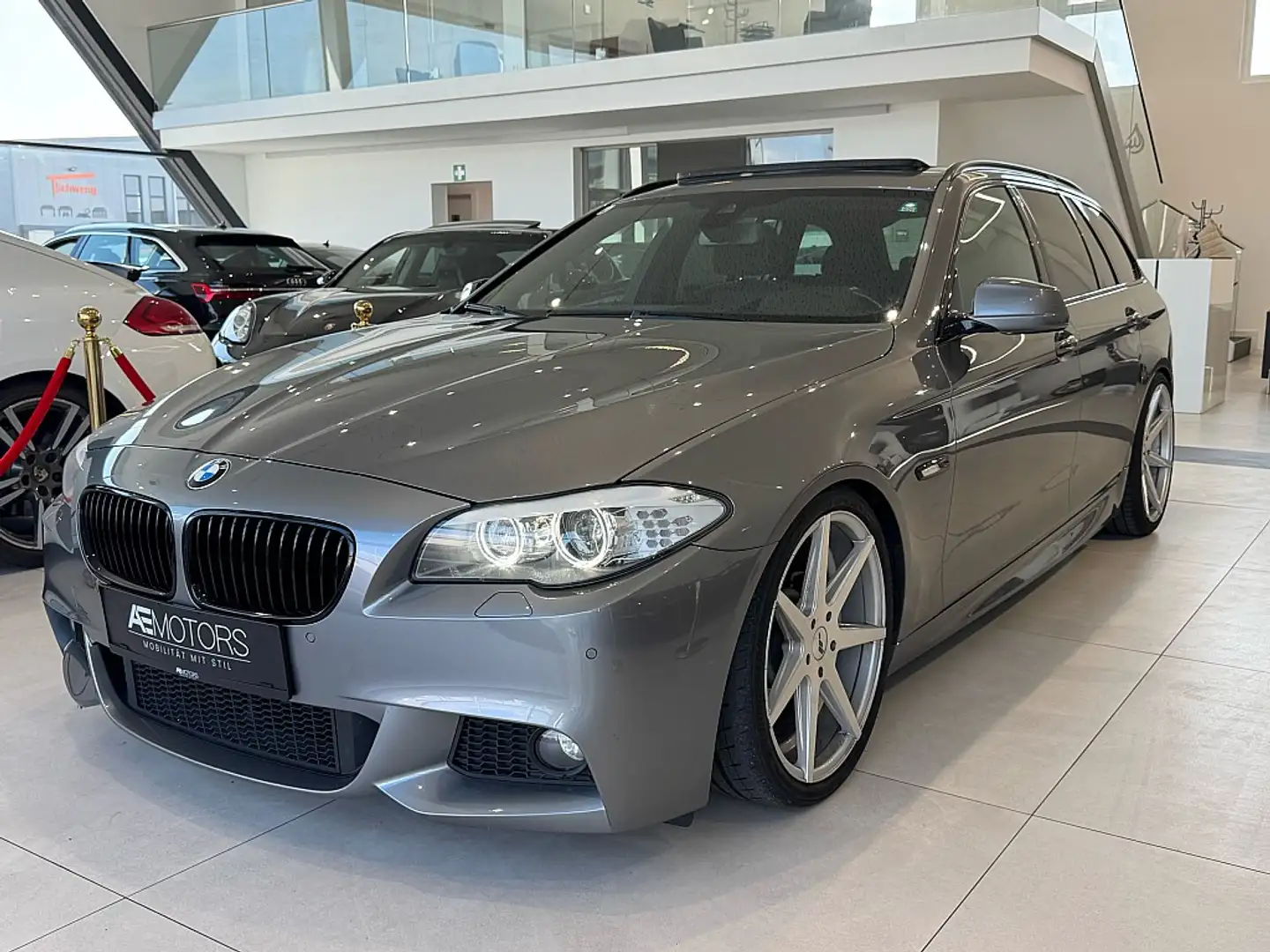 BMW 525 d xDrive Touring Aut. // M-PAKET AB WERK // PAN... Grigio - 2