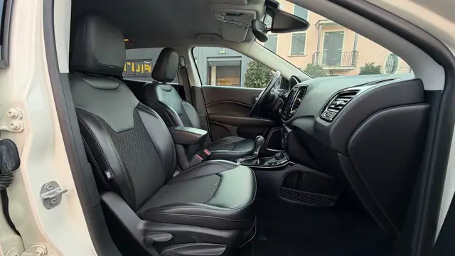 Jeep Compass view 13
