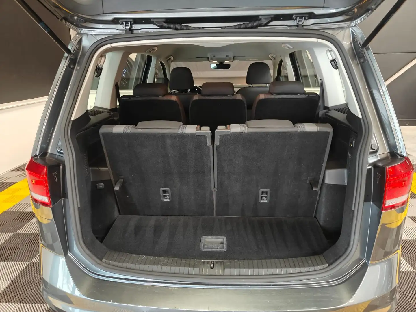Volkswagen Touran Touran 1.5 TSI / 7 zit /AD.Cruise/Trekhaak/PDC Gris - 2