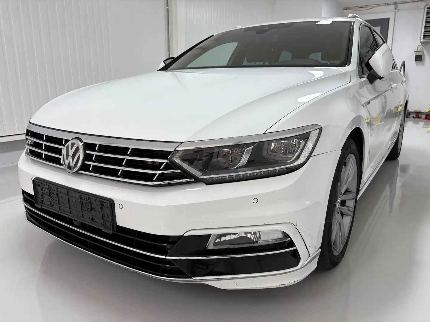 Volkswagen Passat Variant Highline/R-Line 4Motion Blanc - 1