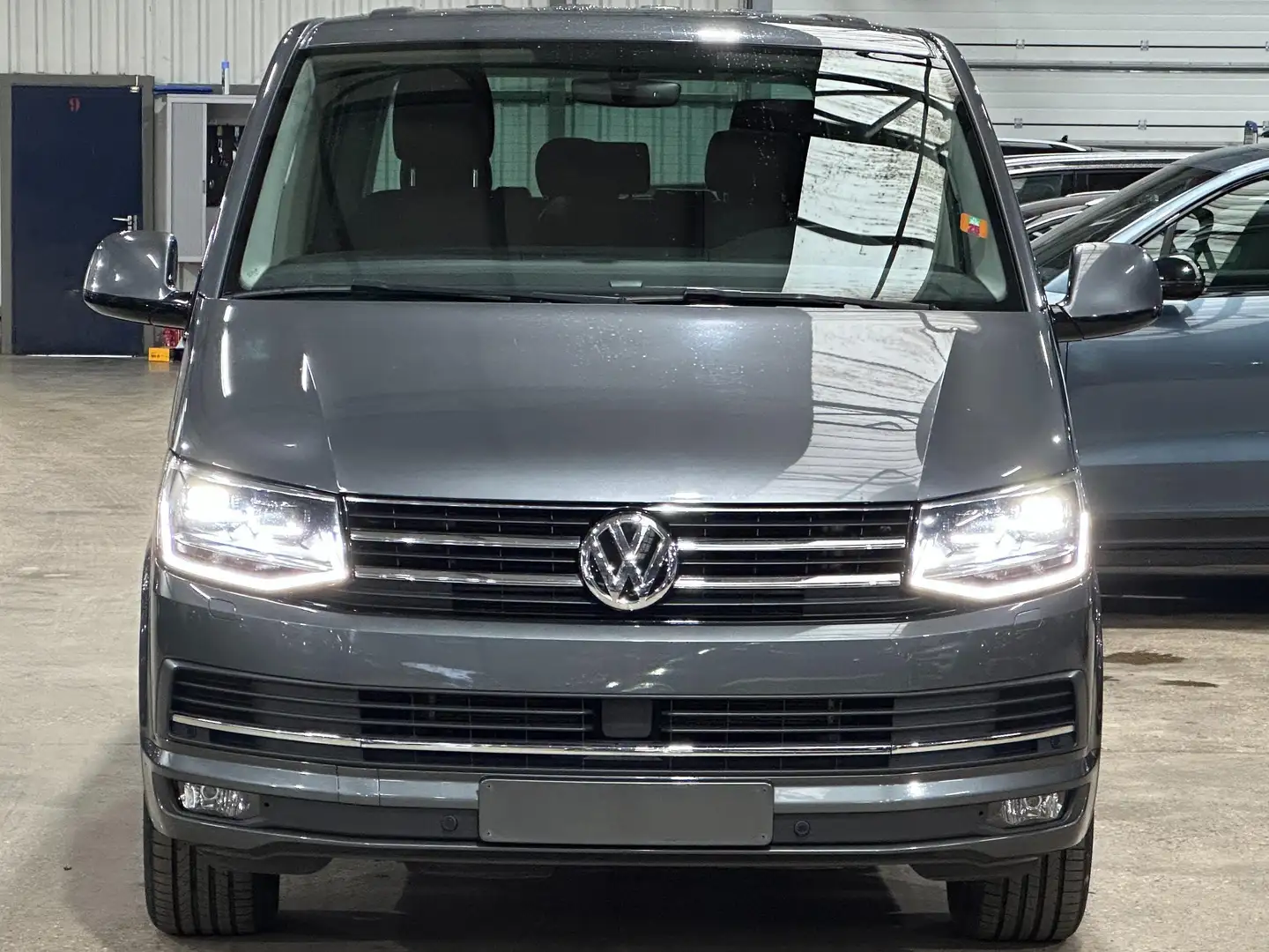 Volkswagen T6 Multivan Multivan DSG Kurz Highline Gris - 2