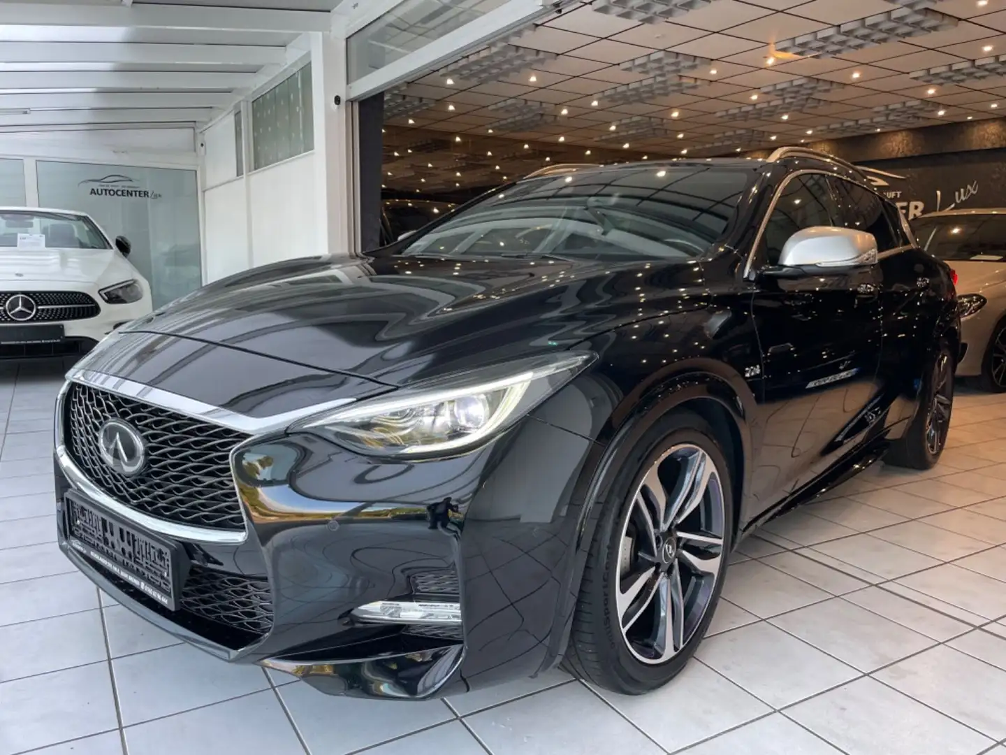 Infiniti Q30 2.2 d AWD City Black Edition Schwarz - 1