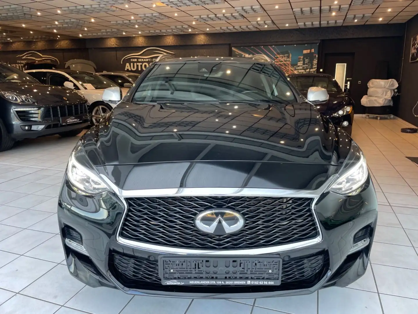 Infiniti Q30 2.2 d AWD City Black Edition Schwarz - 2