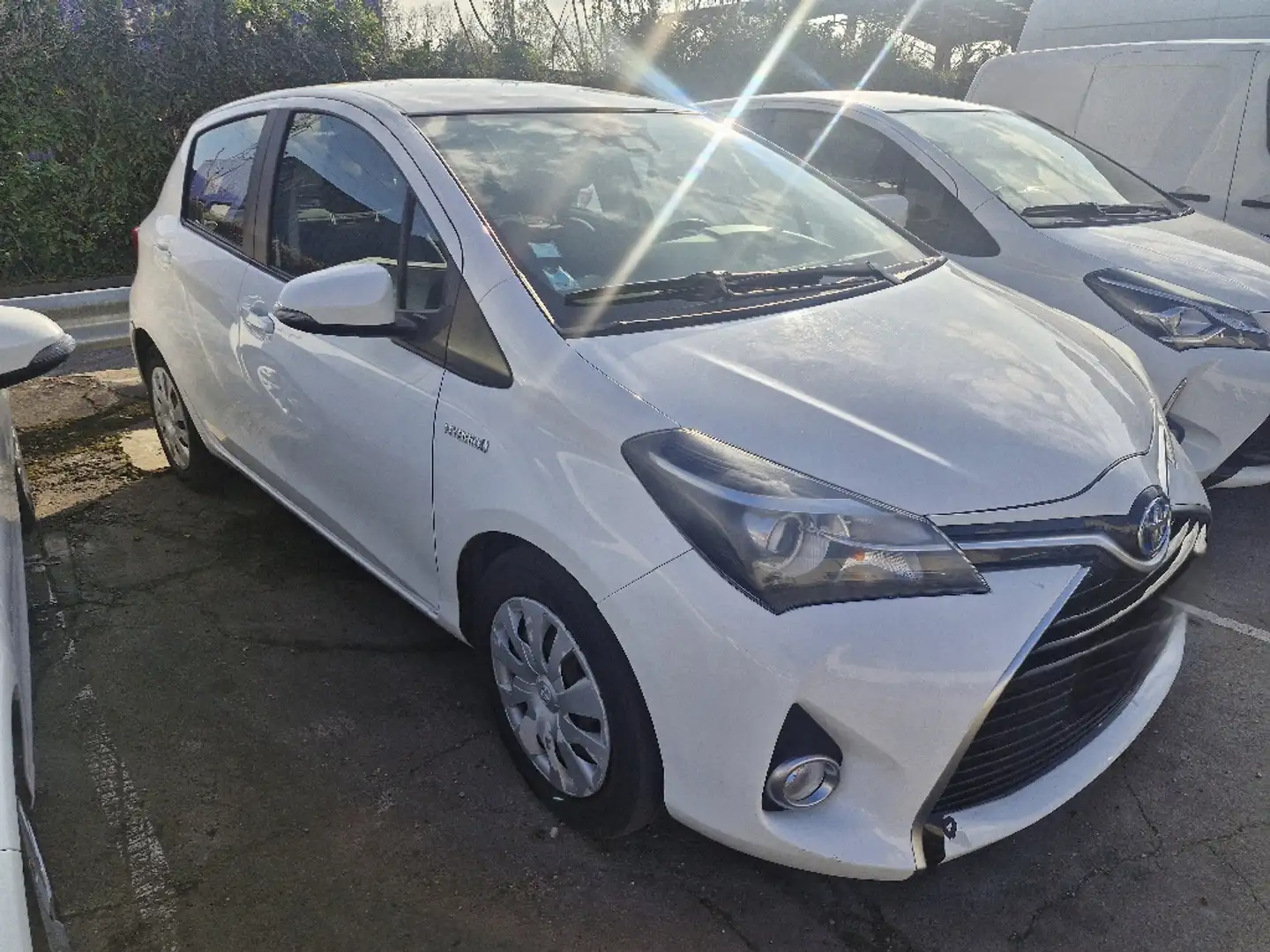Toyota Yaris Hybride 100h France BOITE AUTO - 1