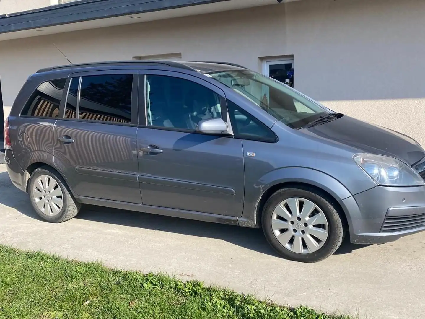 Opel Zafira Zafira Sport 1,9 CDTI Aut. Sport Grau - 1