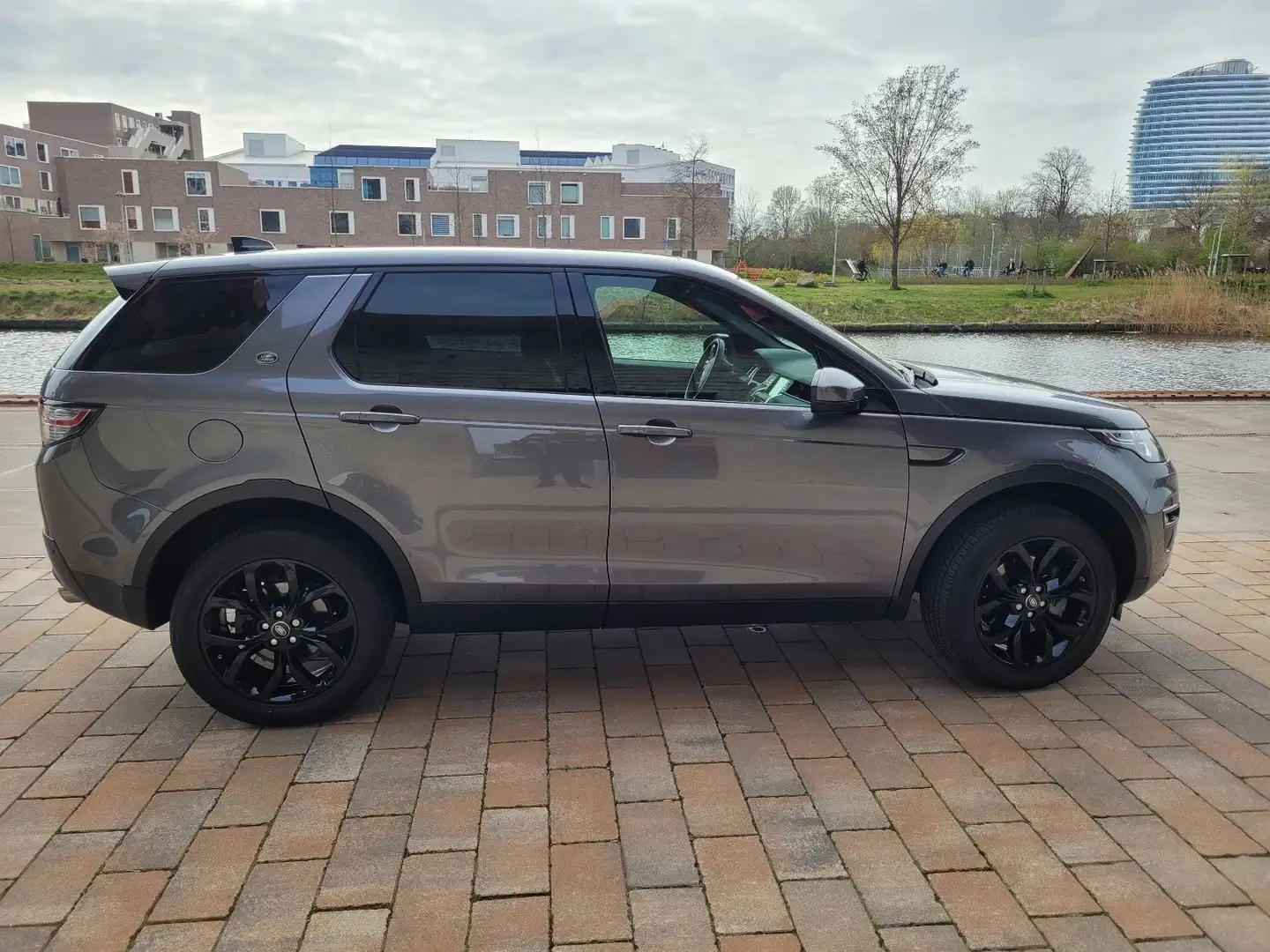 Land Rover Discovery Sport 2.0 Si4 4WD US SE Dynamic 280pk Zilver - 1