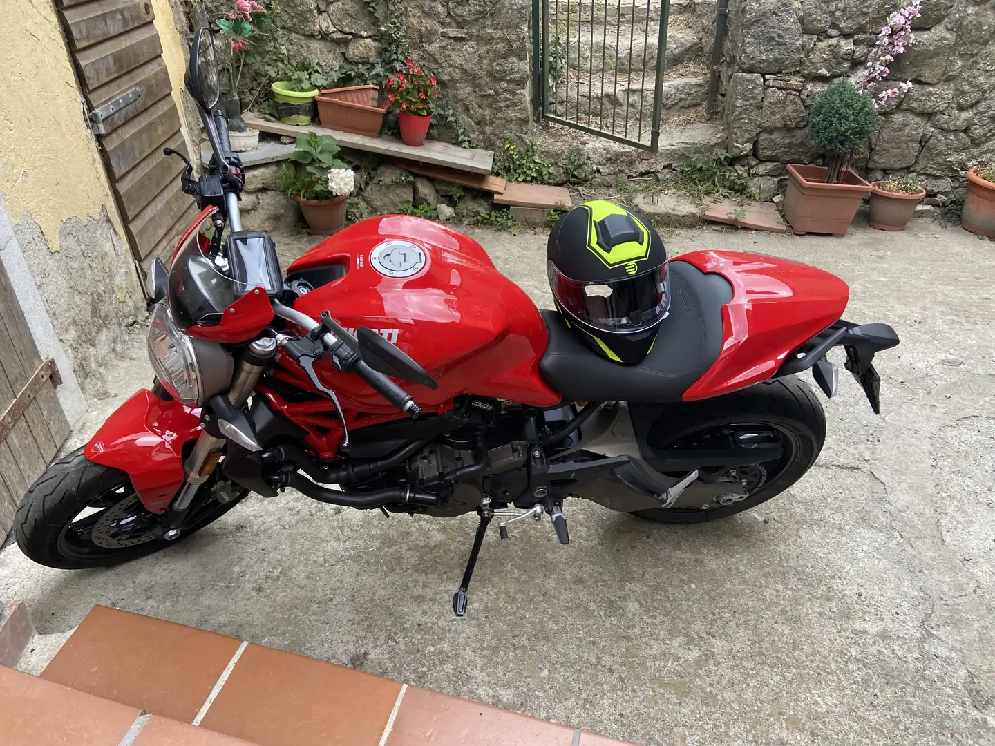 Ducati Monster 821 - 2