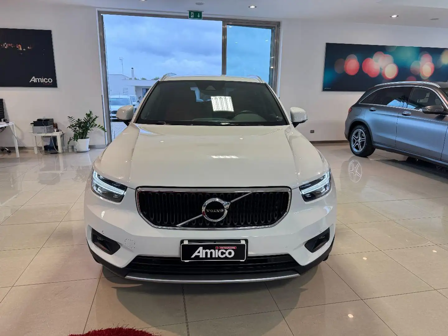 Volvo XC40 D3 150CV Geartronic Momentum Pelle Led Bianco - 2