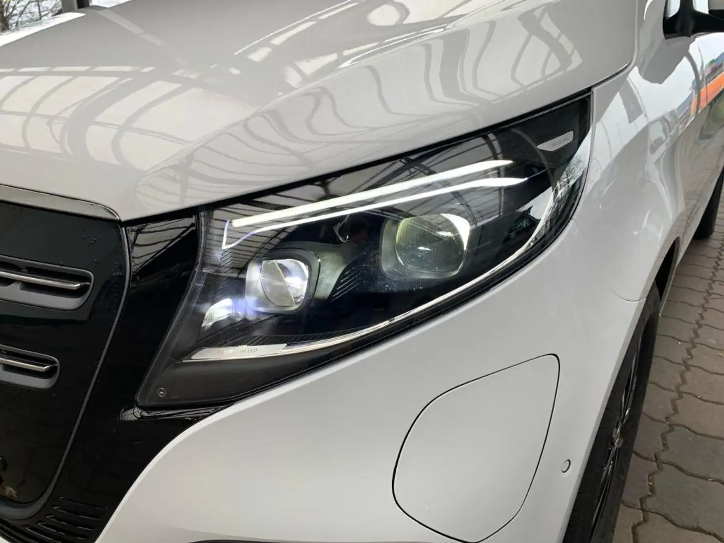 Mercedes-Benz EQV 300 , LANG - LEDER, MULTIBEAM, 7 SITZE, TISCH Weiß - 2