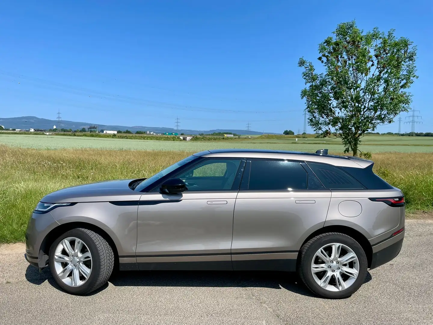 Land Rover Range Rover Velar AWD P400e S Pano AHK Assistenz Prem WinterP Beige - 1