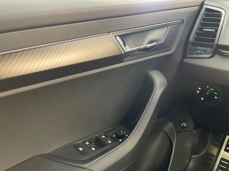 Skoda Karoq Sportline TSI 4x4 360°+19 Zoll+Navi+AHK+360°+AC... — photo 9