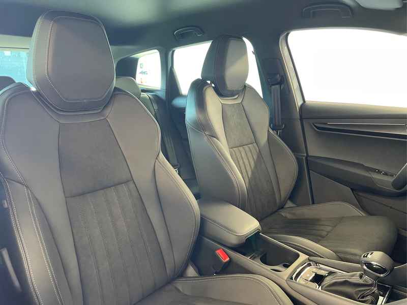 Skoda Karoq Sportline TSI 4x4 360°+19 Zoll+Navi+AHK+360°+AC... — photo 13