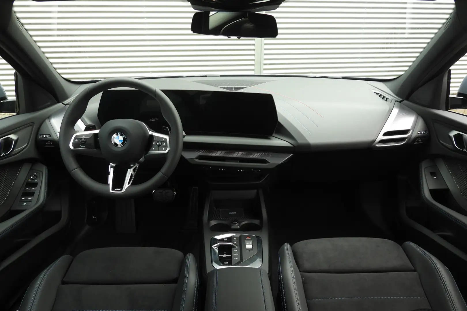 BMW 120 1 Serie M Sport Automaat / Sportstoelen / Adaptiev Grijs - 2