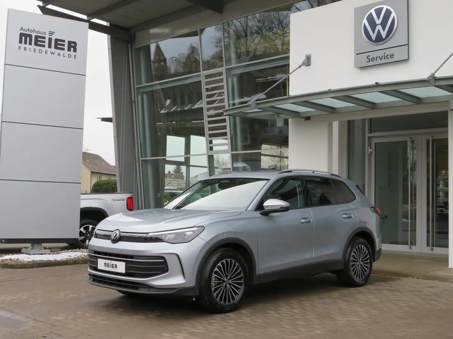 Volkswagen Tiguan Life 2.0TDI DSG LIFE AHK Kamera LED ACC Ezüst - 2