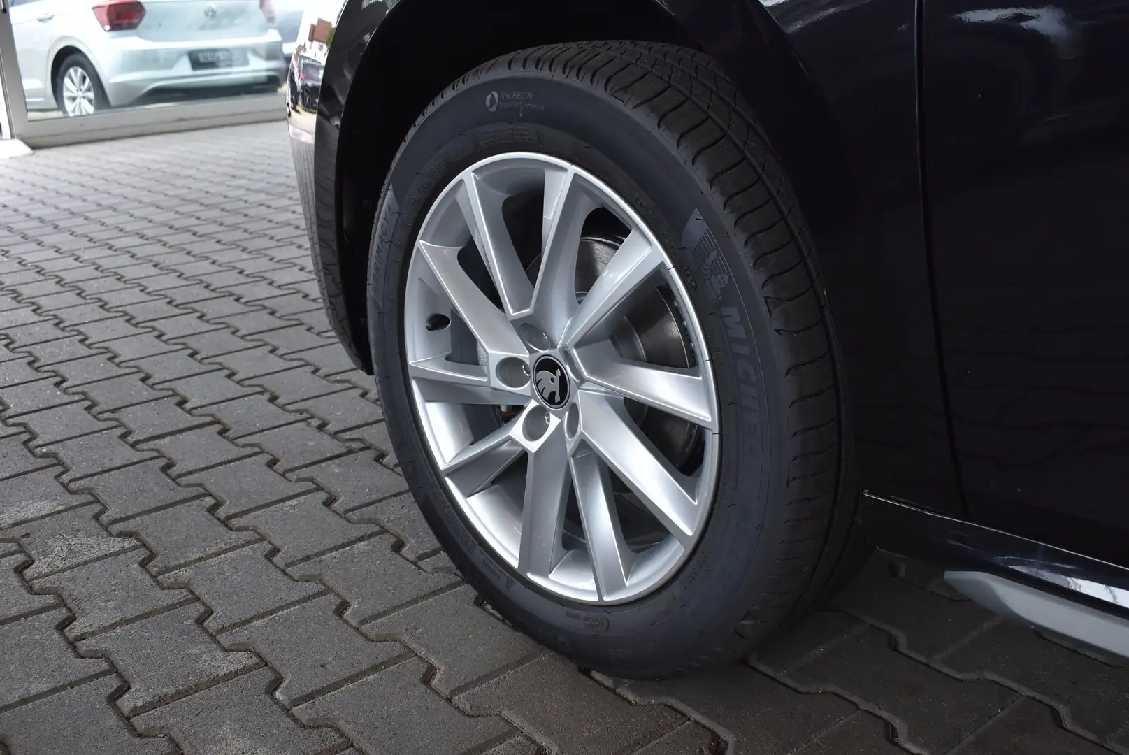 Skoda Kamiq 1.5 TSI Selection 130 Jahre AHK APP Zwart - 2
