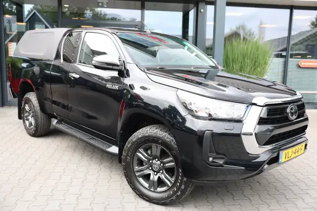 Toyota Hilux 2.4 D-4D XTRA CAB PROFESSIONAL A/T  4WD VAN
