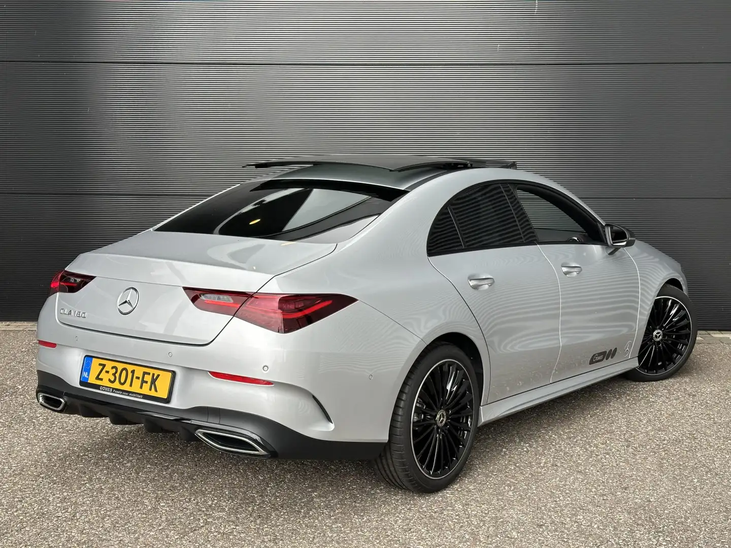Mercedes-Benz CLA 180 AMG Line | Premium | Nightpakket | Panoramadak | A Silber - 2