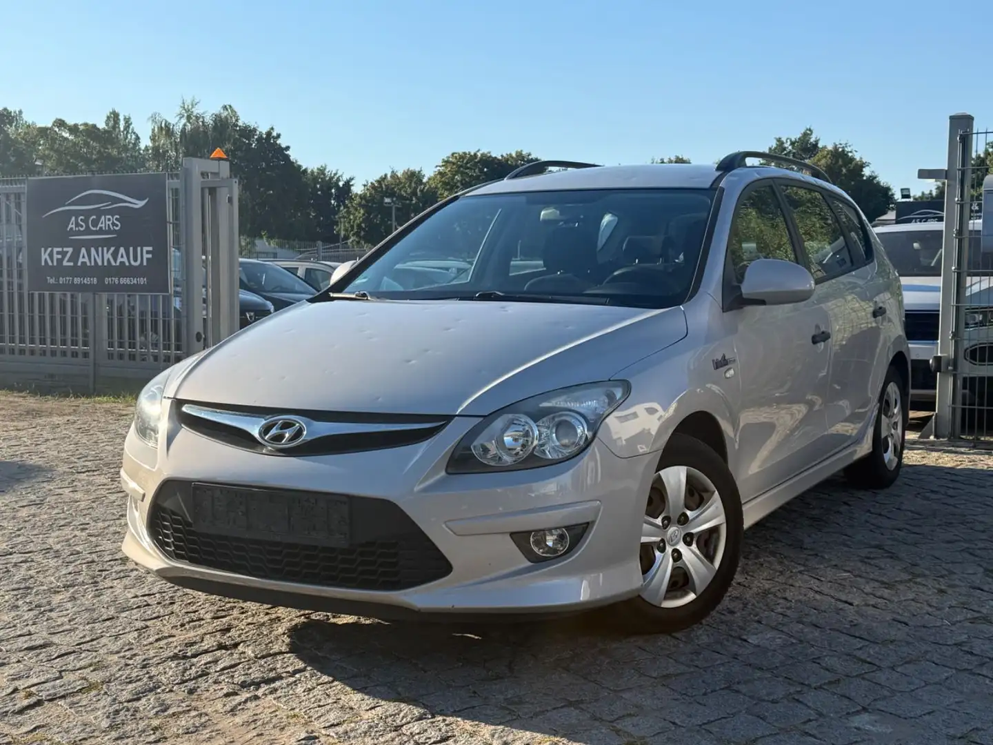 Hyundai i30 CW 1.4 Comfort*Klima*EFH*Euro5 Argent - 1