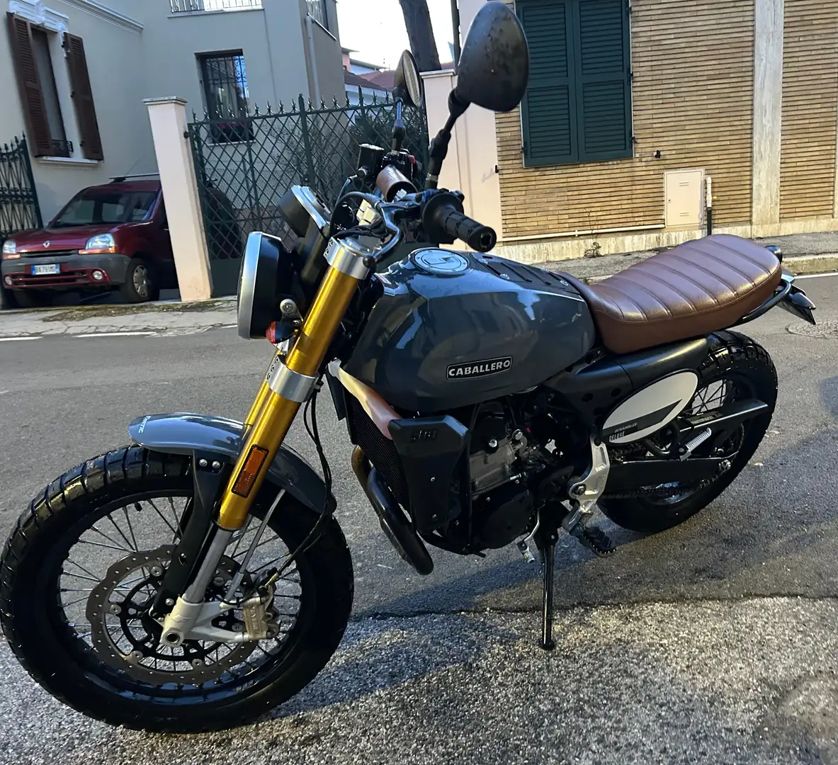 Fantic Caballero 500 Scrambler Deluxe Szary - 2