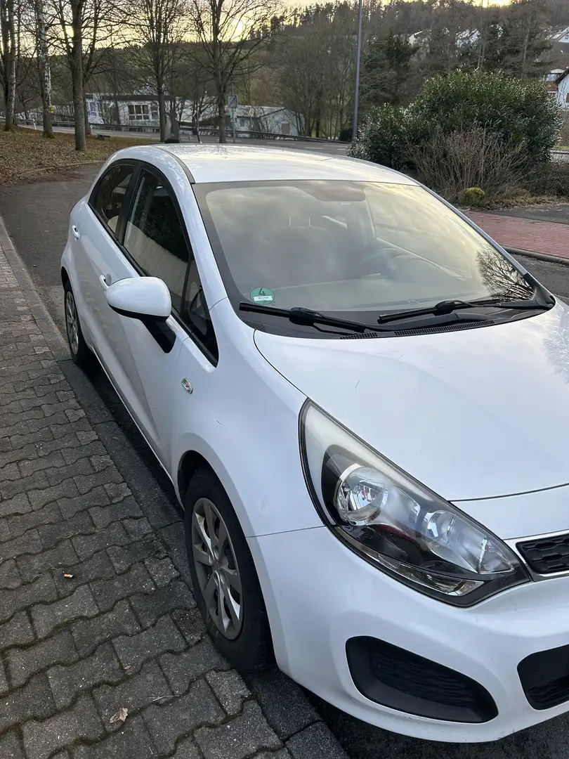 Kia Rio 1.4 CRDI Fifa World Cup Edition - 1