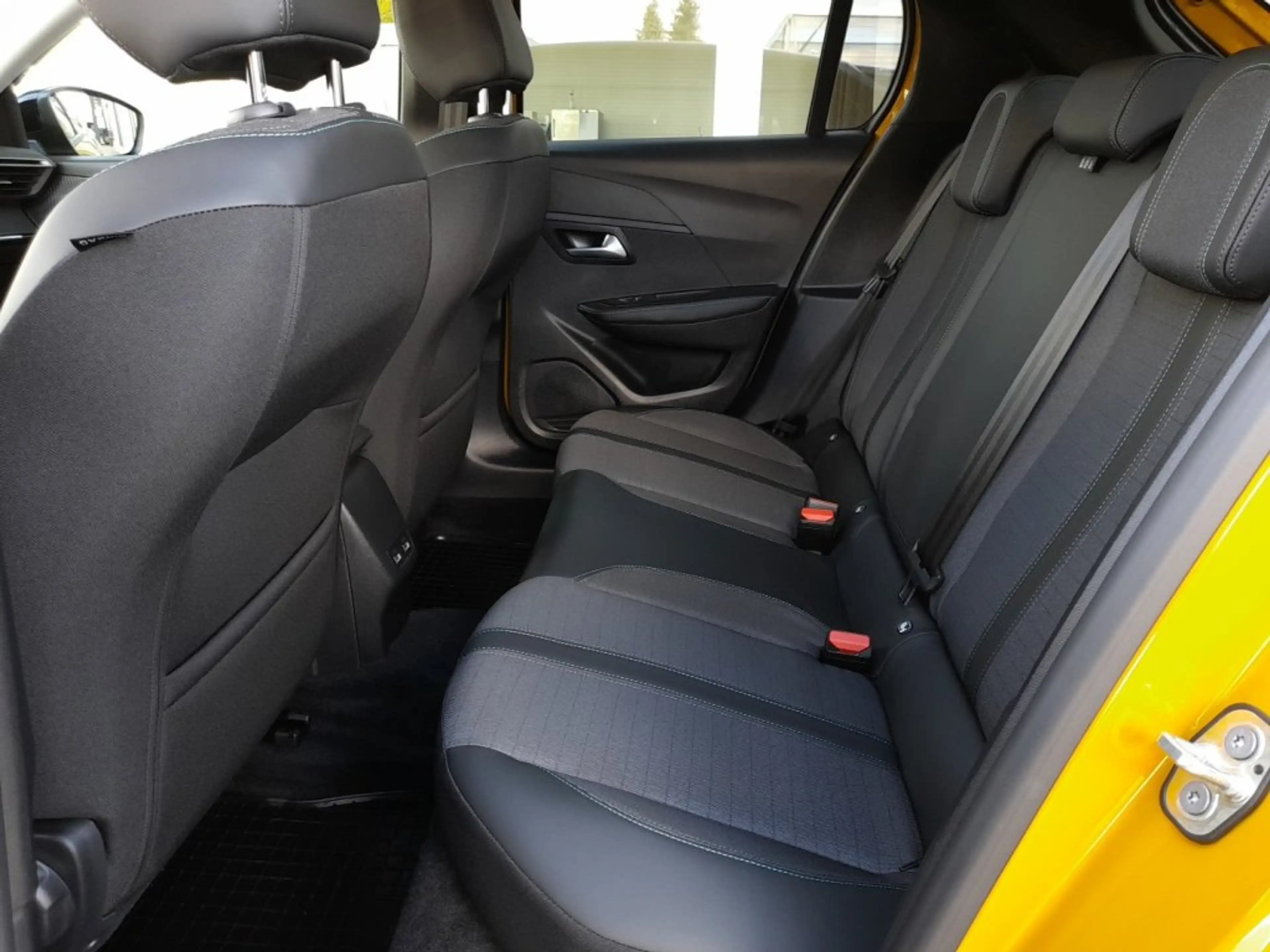 Peugeot e-208 ALLURE Aut. *VOLL LED / NAVI / KAMERA / TEMPOMAT / SHZG / KLIMAAUT.* — photo 12