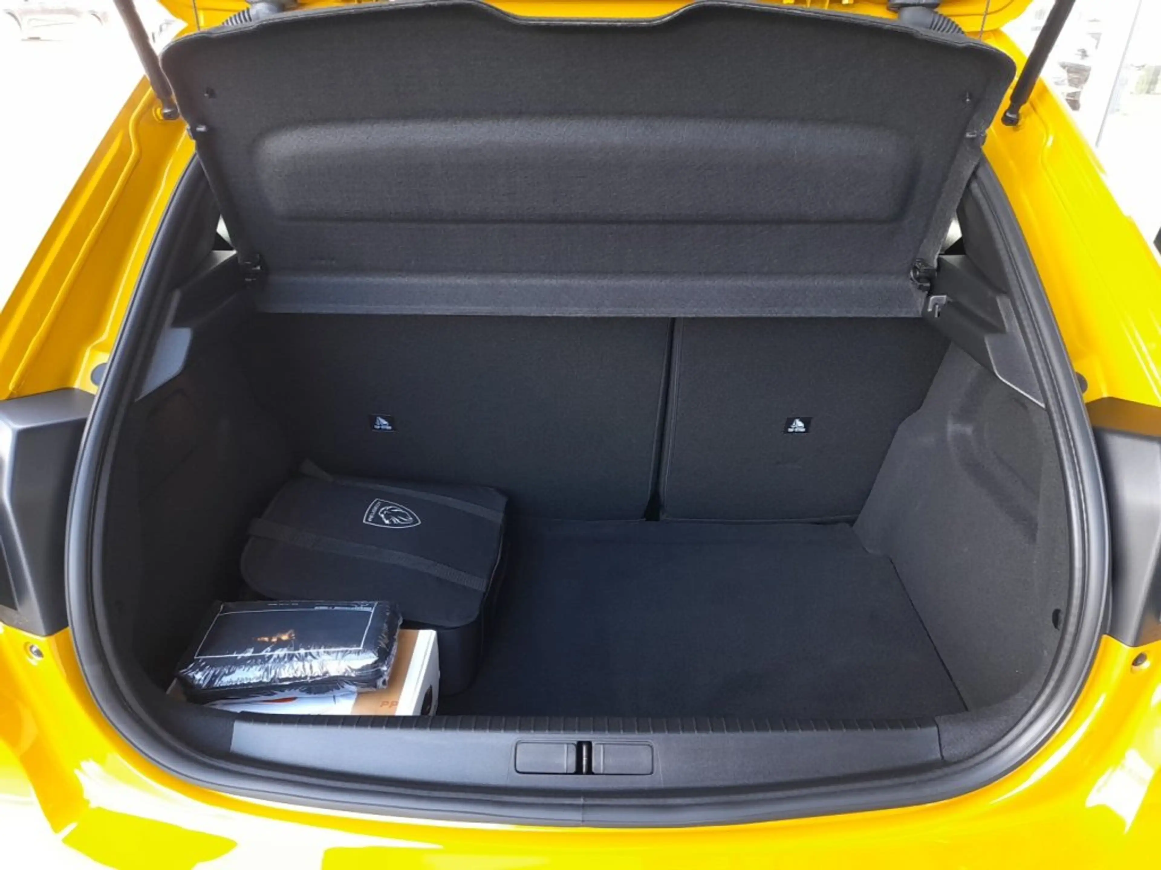 Peugeot e-208 ALLURE Aut. *VOLL LED / NAVI / KAMERA / TEMPOMAT / SHZG / KLIMAAUT.* — photo 13