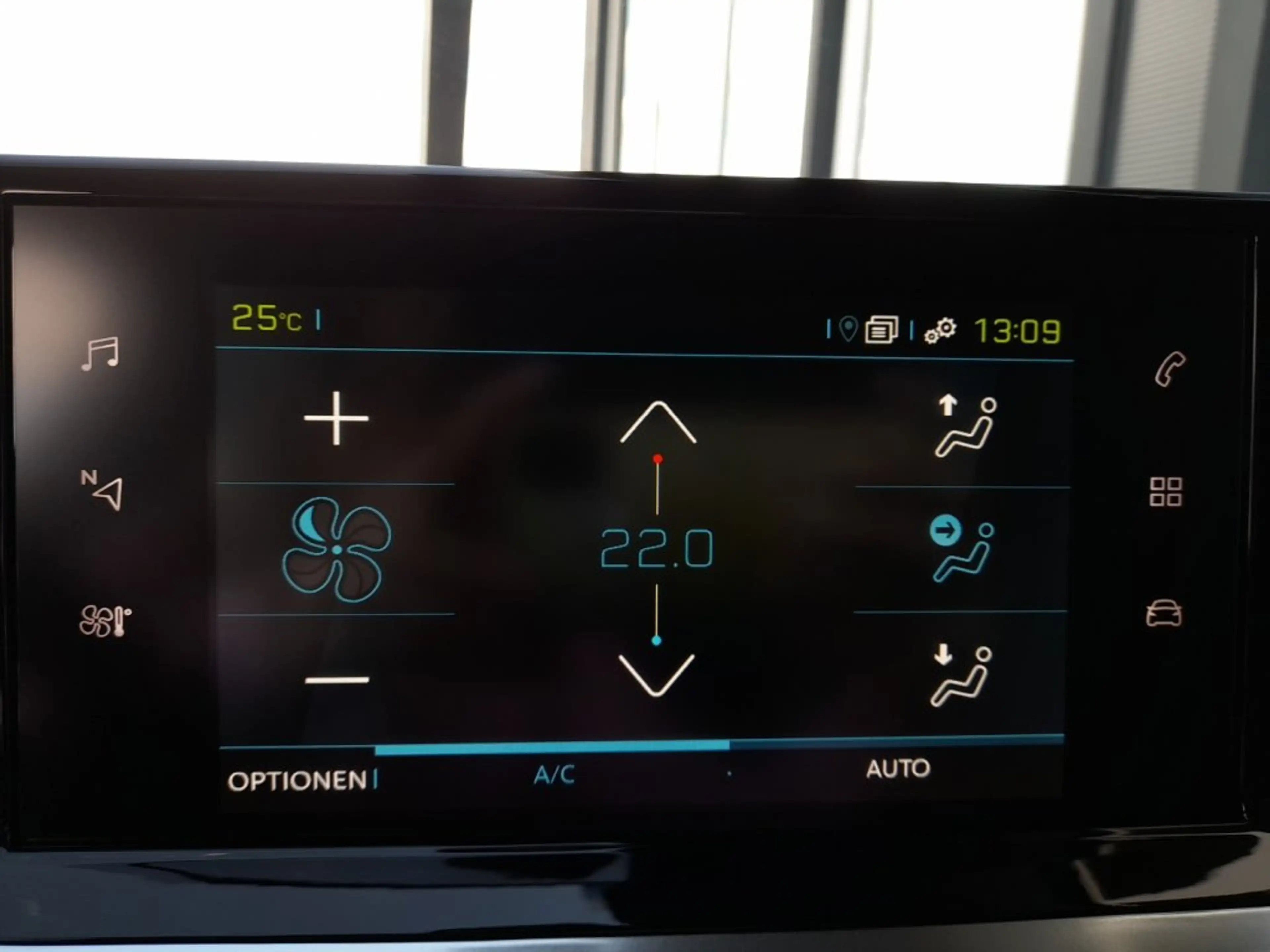 Peugeot e-208 ALLURE Aut. *VOLL LED / NAVI / KAMERA / TEMPOMAT / SHZG / KLIMAAUT.* — photo 6