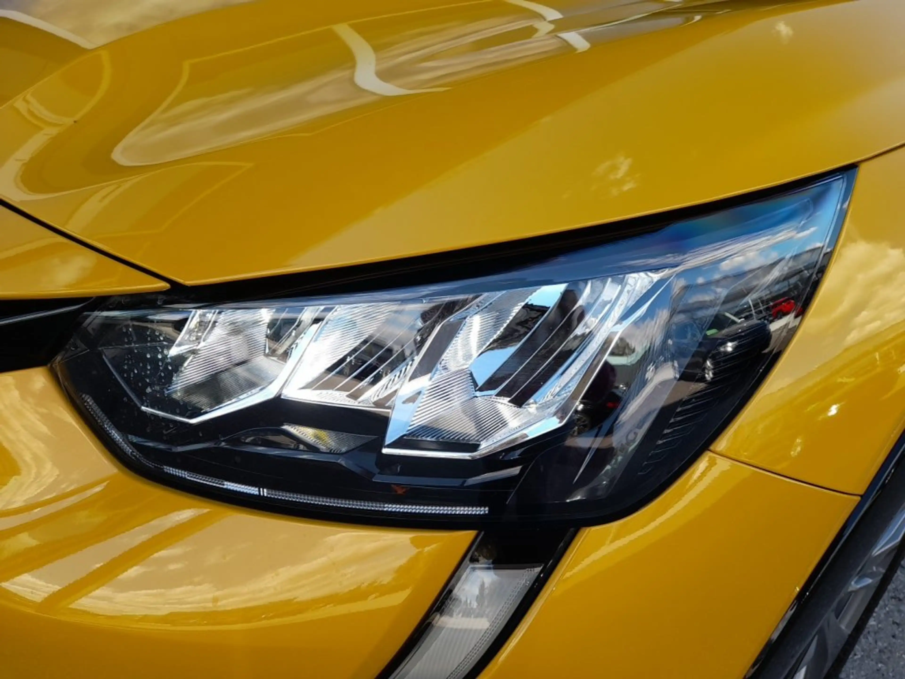 Peugeot e-208 ALLURE Aut. *VOLL LED / NAVI / KAMERA / TEMPOMAT / SHZG / KLIMAAUT.* — photo 14