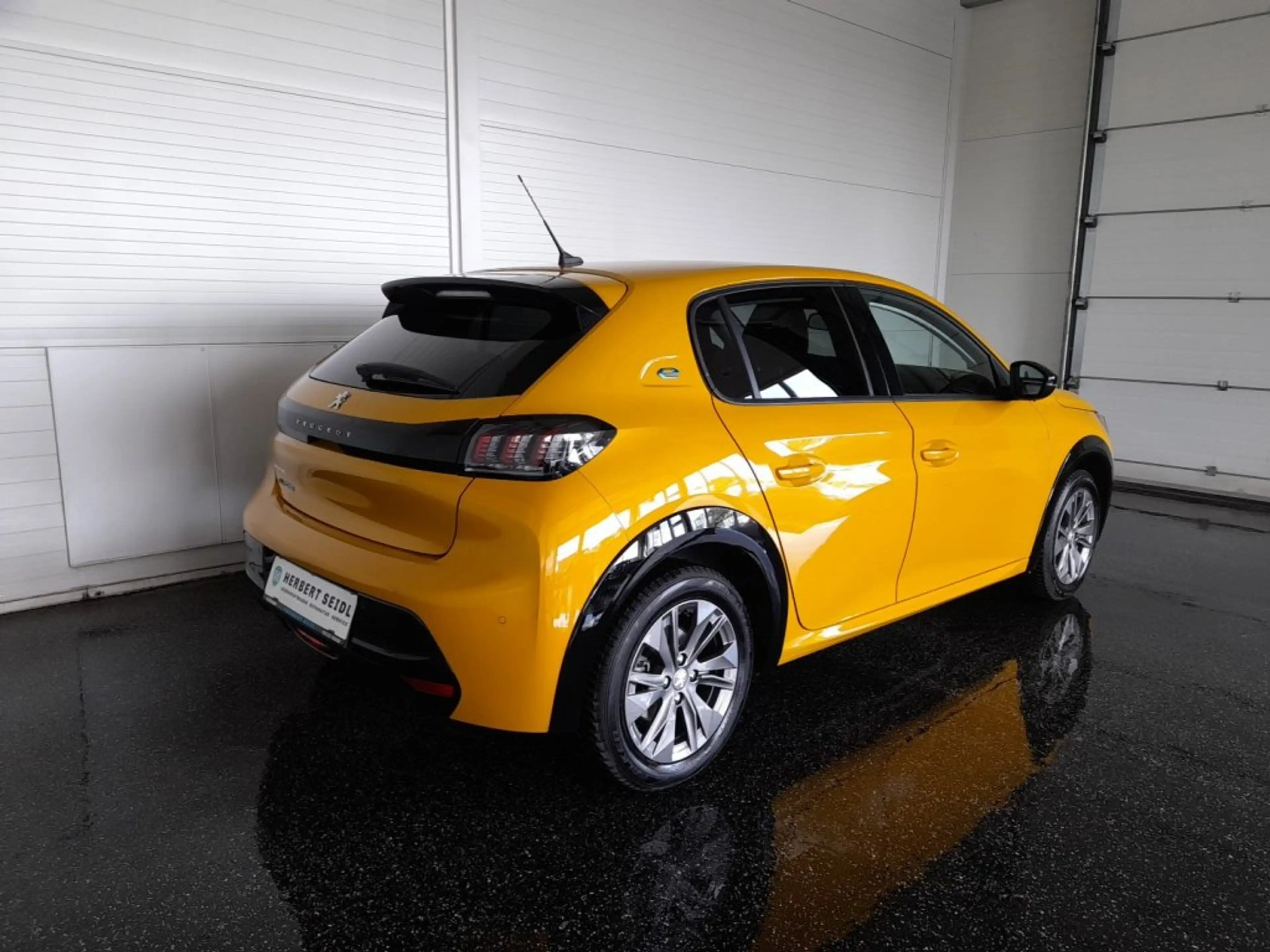 Peugeot e-208 ALLURE Aut. *VOLL LED / NAVI / KAMERA / TEMPOMAT / SHZG / KLIMAAUT.* — photo 2