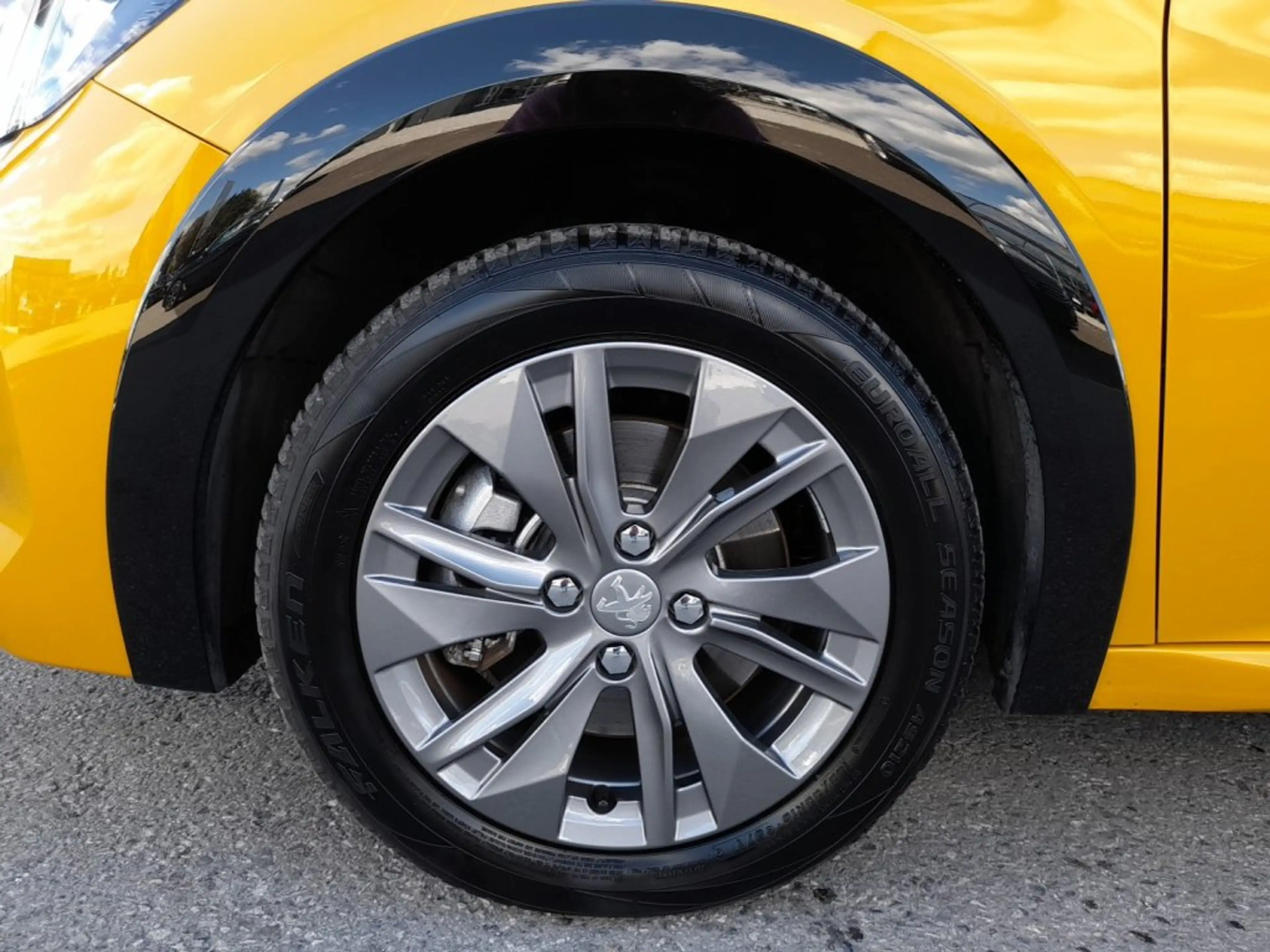 Peugeot e-208 ALLURE Aut. *VOLL LED / NAVI / KAMERA / TEMPOMAT / SHZG / KLIMAAUT.* — photo 15