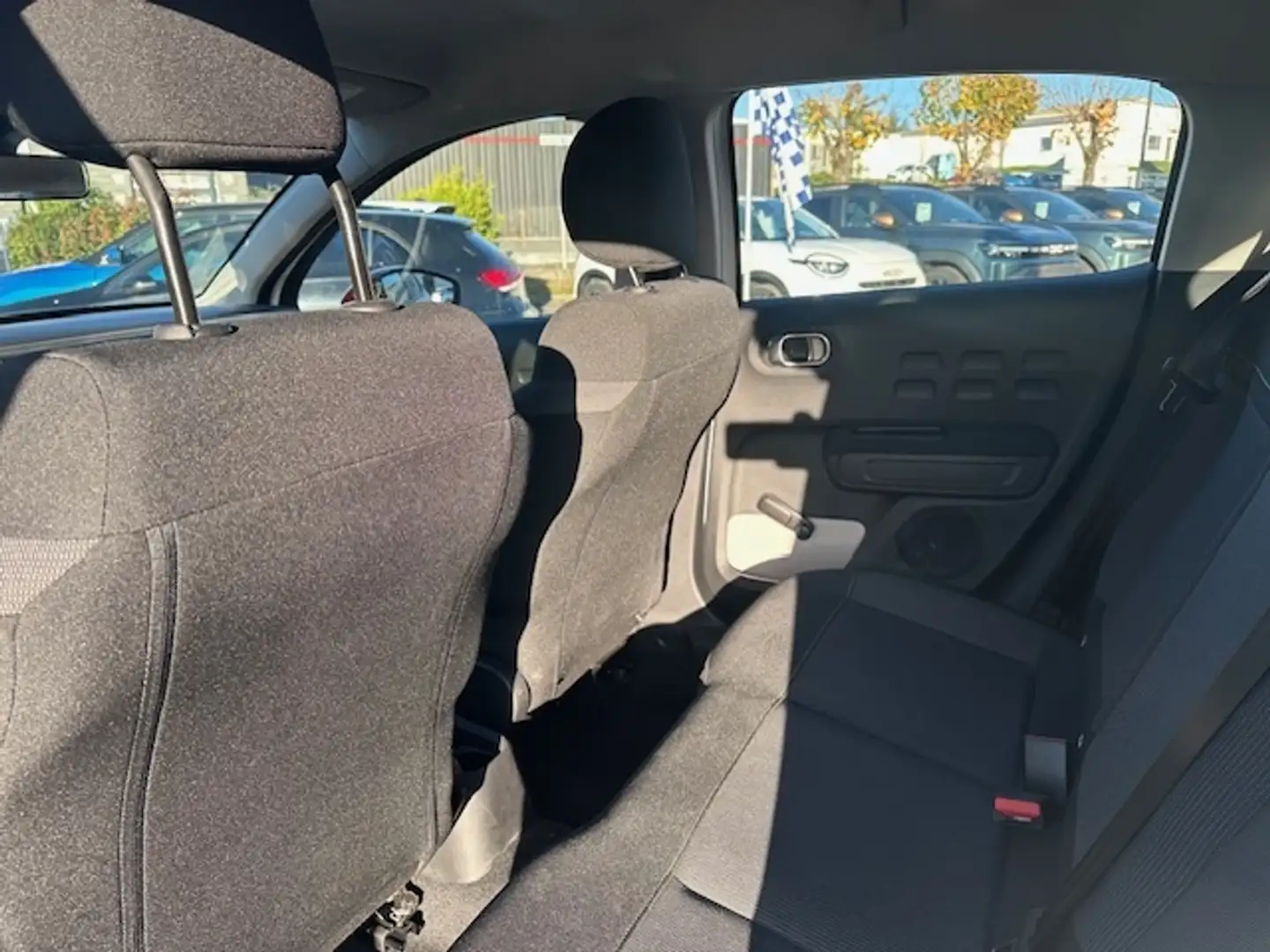 Citroen C3 1.2 PURETECH 83CH S\u0026S SHINE Blanc - 2