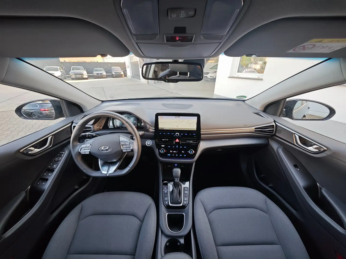 Hyundai IONIQ Style Plug-In Hybrid Schwarz - 2