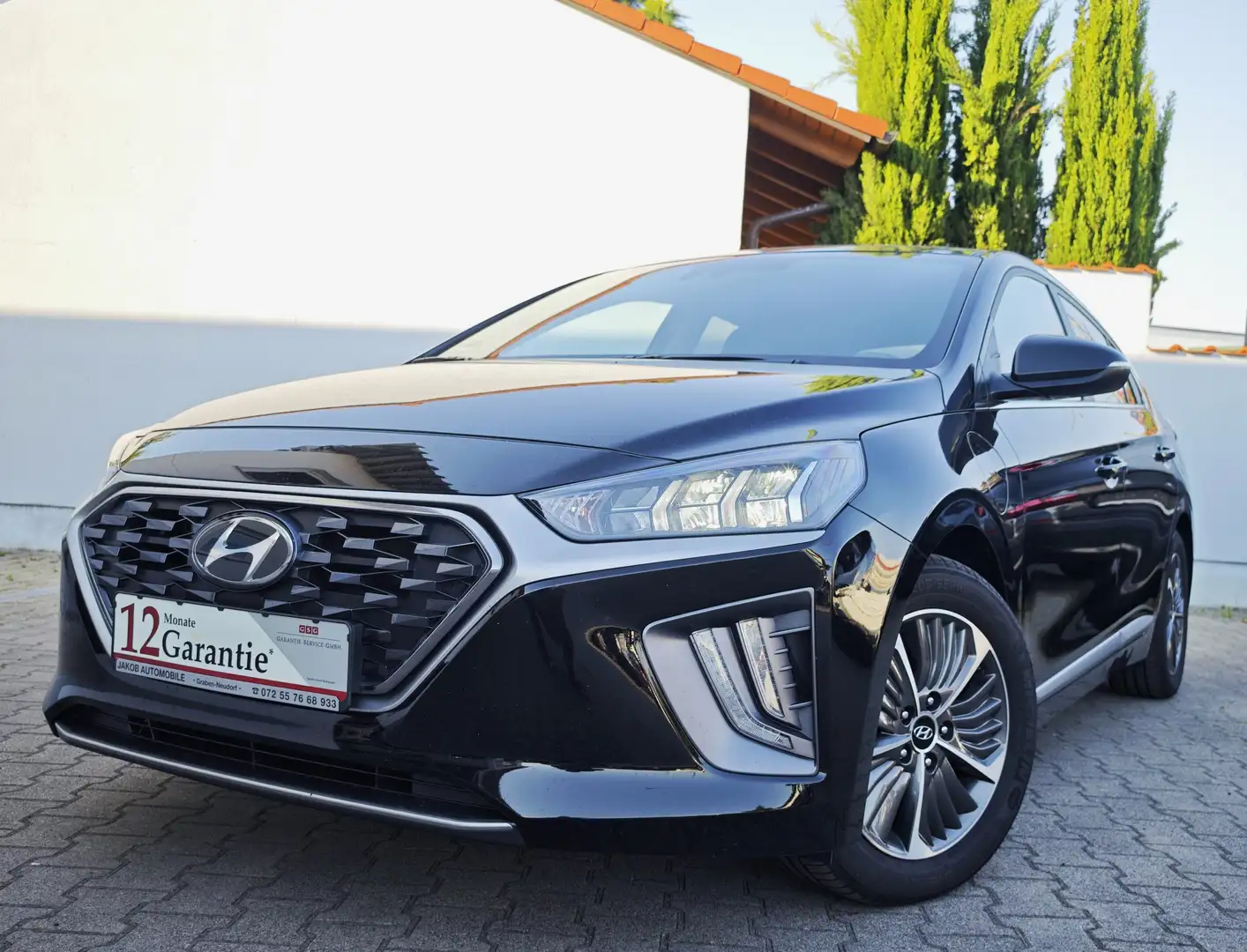 Hyundai IONIQ Style Plug-In Hybrid Schwarz - 1