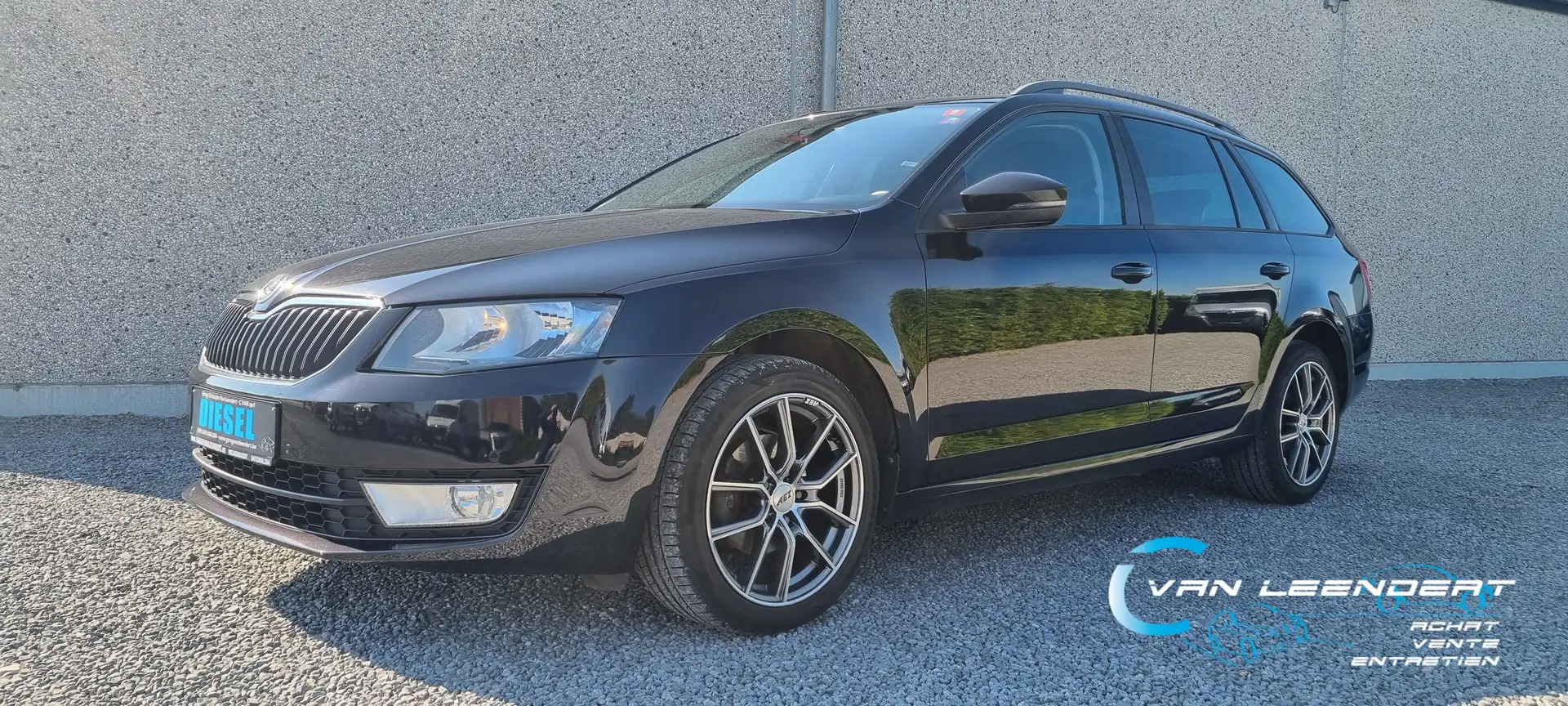 Skoda Octavia Octavia SW 1.6 CR TDi Ambition Noir - 1