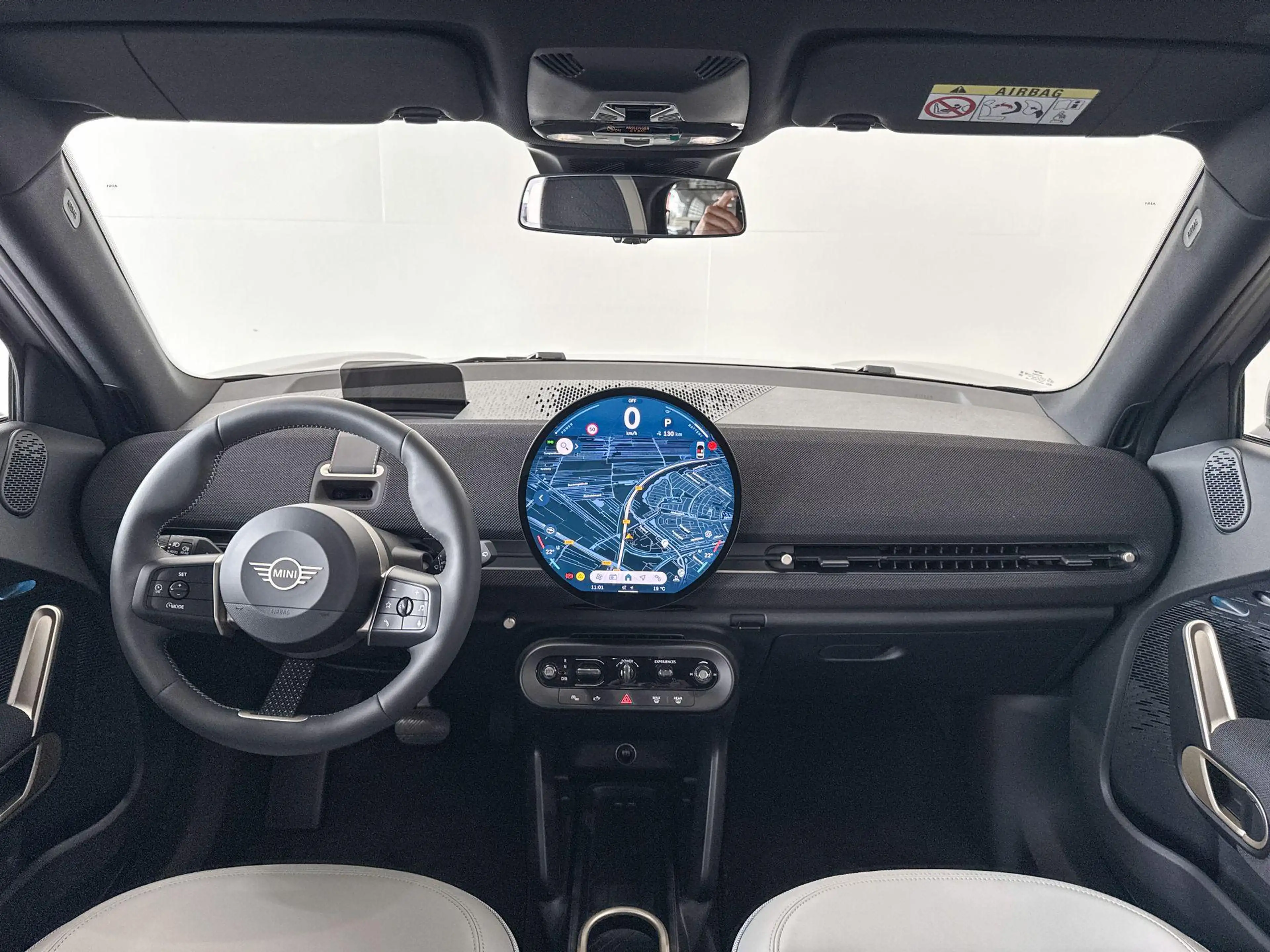MINI Aceman SE Classic S 54.2 kWh | 18 inch Slide Spoke 2-tone — photo 12