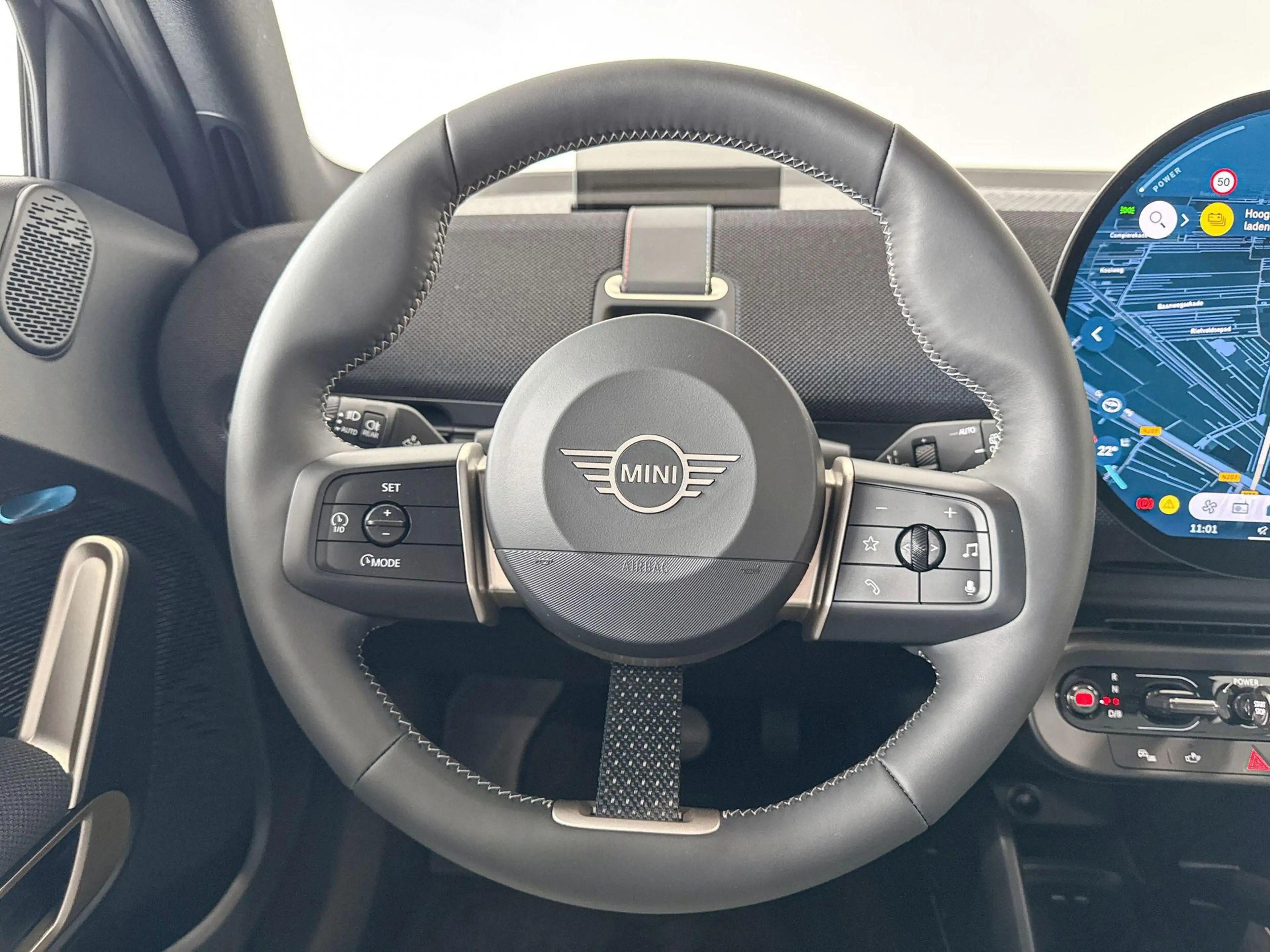 MINI Aceman SE Classic S 54.2 kWh | 18 inch Slide Spoke 2-tone — photo 13