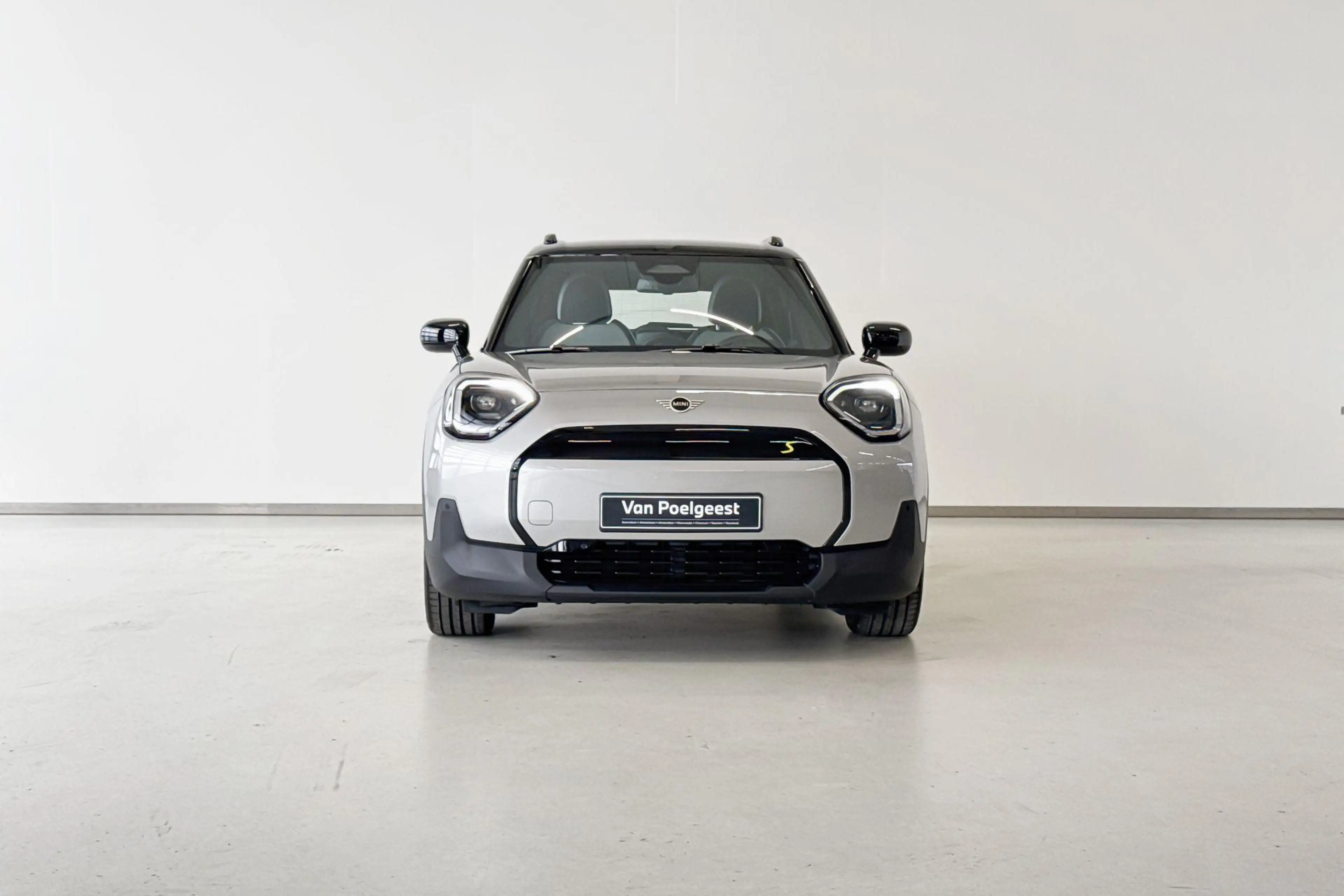MINI Aceman SE Classic S 54.2 kWh | 18 inch Slide Spoke 2-tone — photo 6
