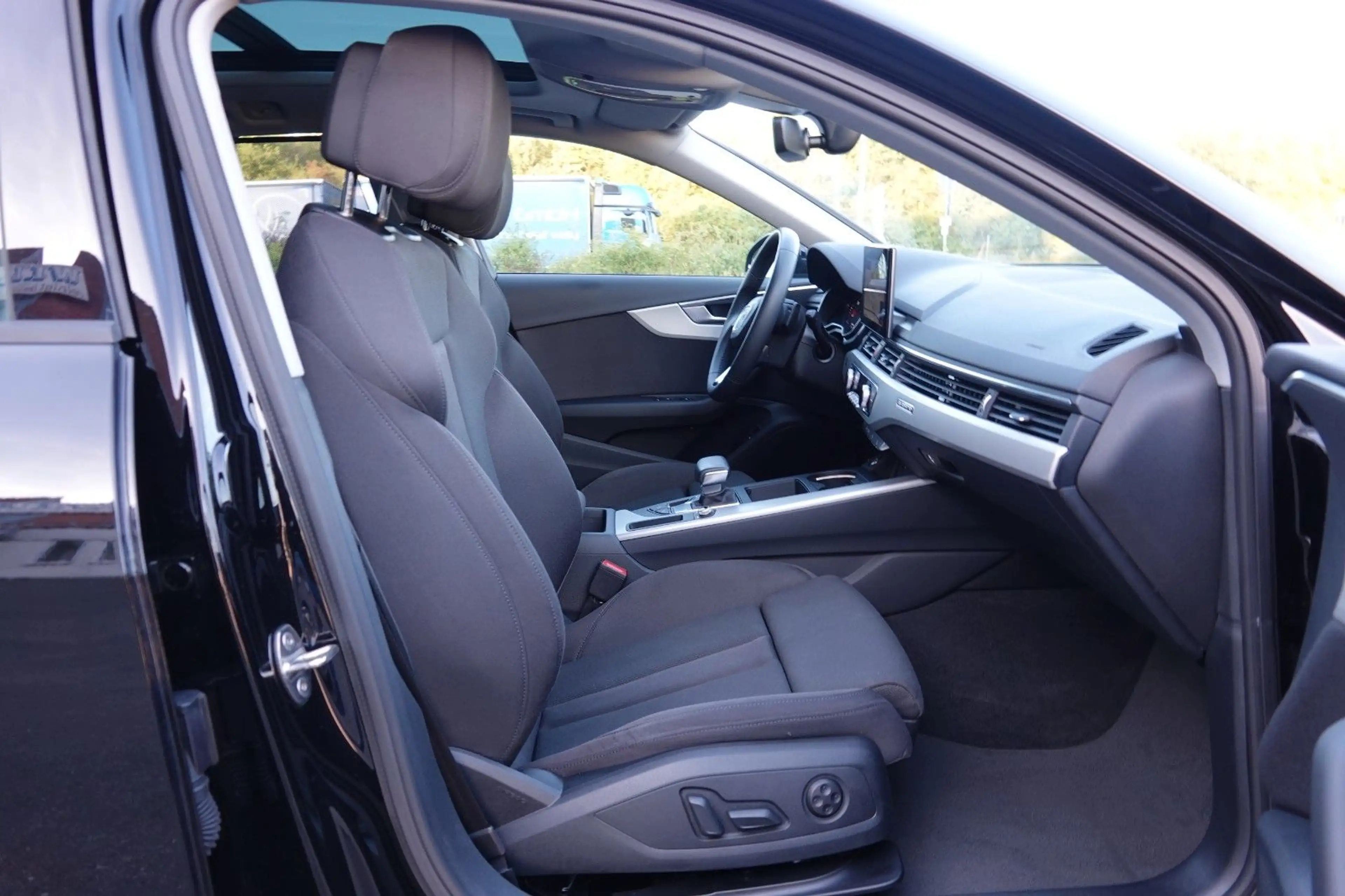 Audi A4 allroad 40TDI *ACC* PANORAMA* AHK* SPORTSITZE — photo 11