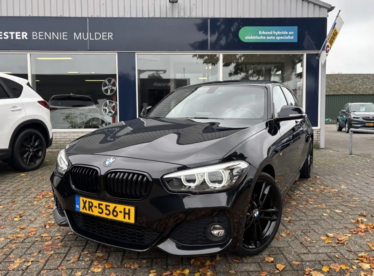 BMW 118 1-serie 118i AUT. / M-PAKKET / LED / 82.156 KM NAP Negro - 1