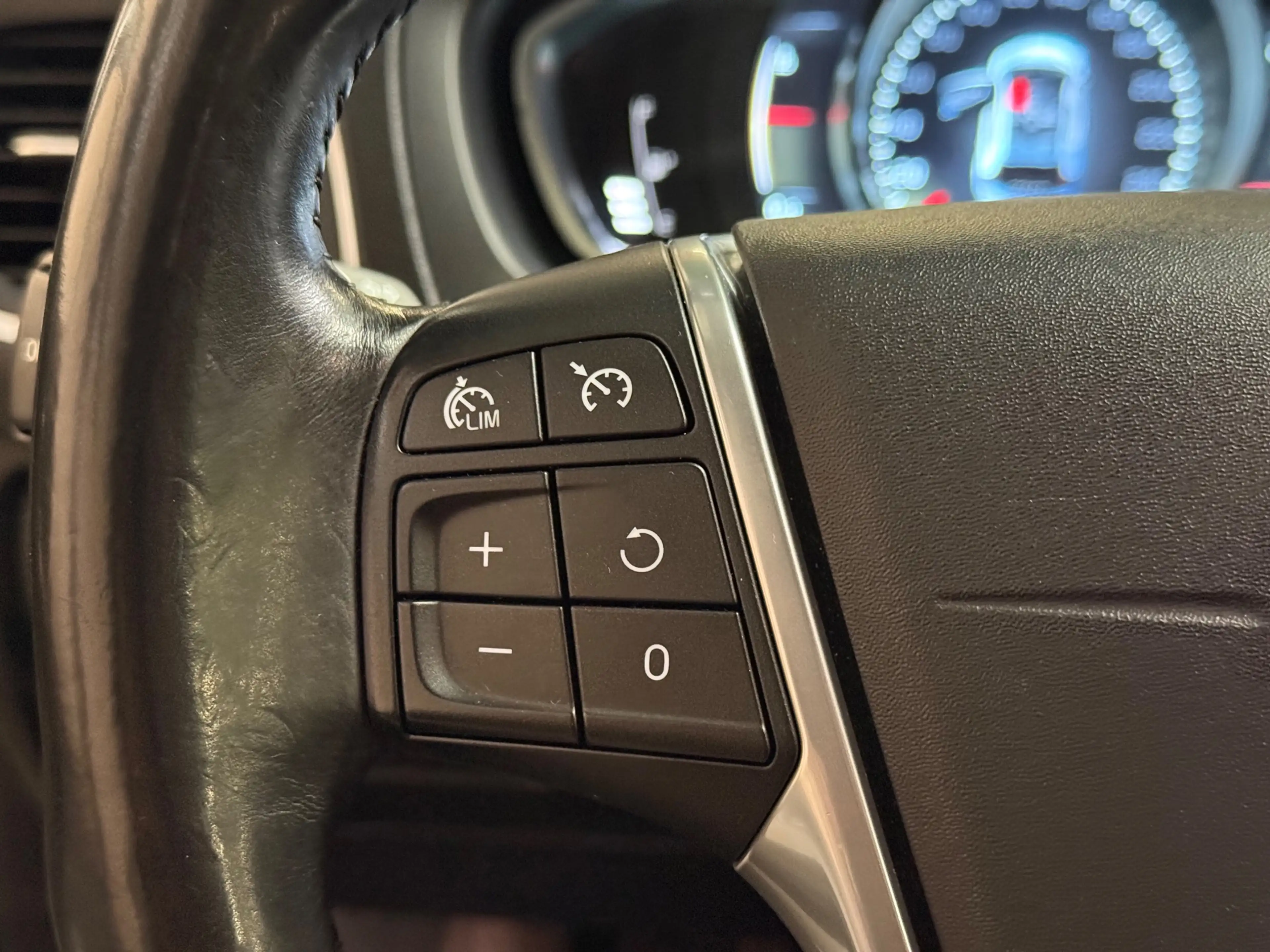 Volvo V40 Cross Country 1.6 T4 Momentum | Airco | Cruise | — photo 15