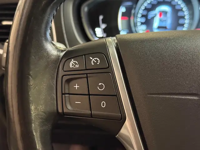 Volvo V40 Cross Country view 15