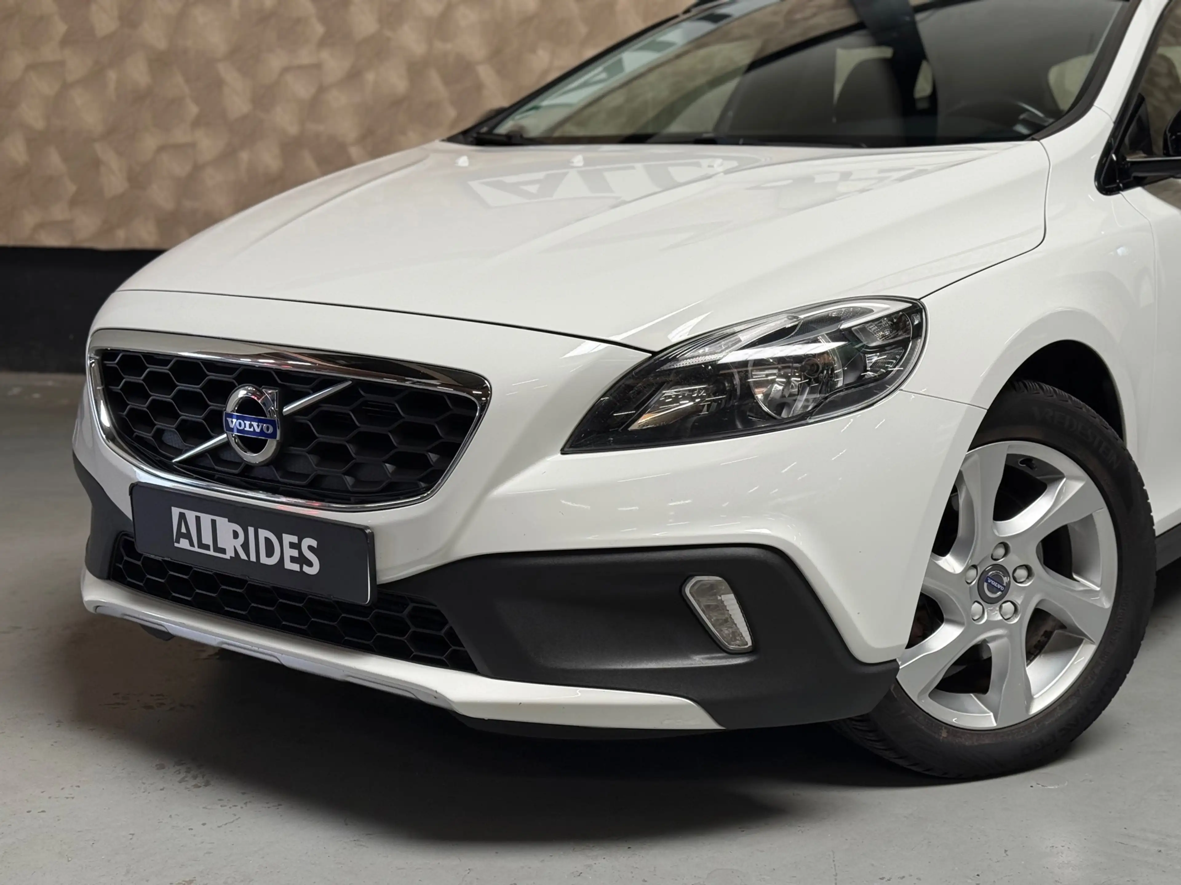 Volvo V40 Cross Country 1.6 T4 Momentum | Airco | Cruise | — photo 2