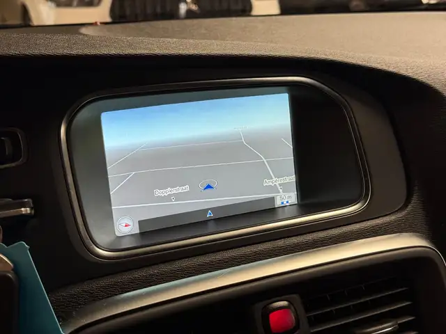 Volvo V40 Cross Country view 17